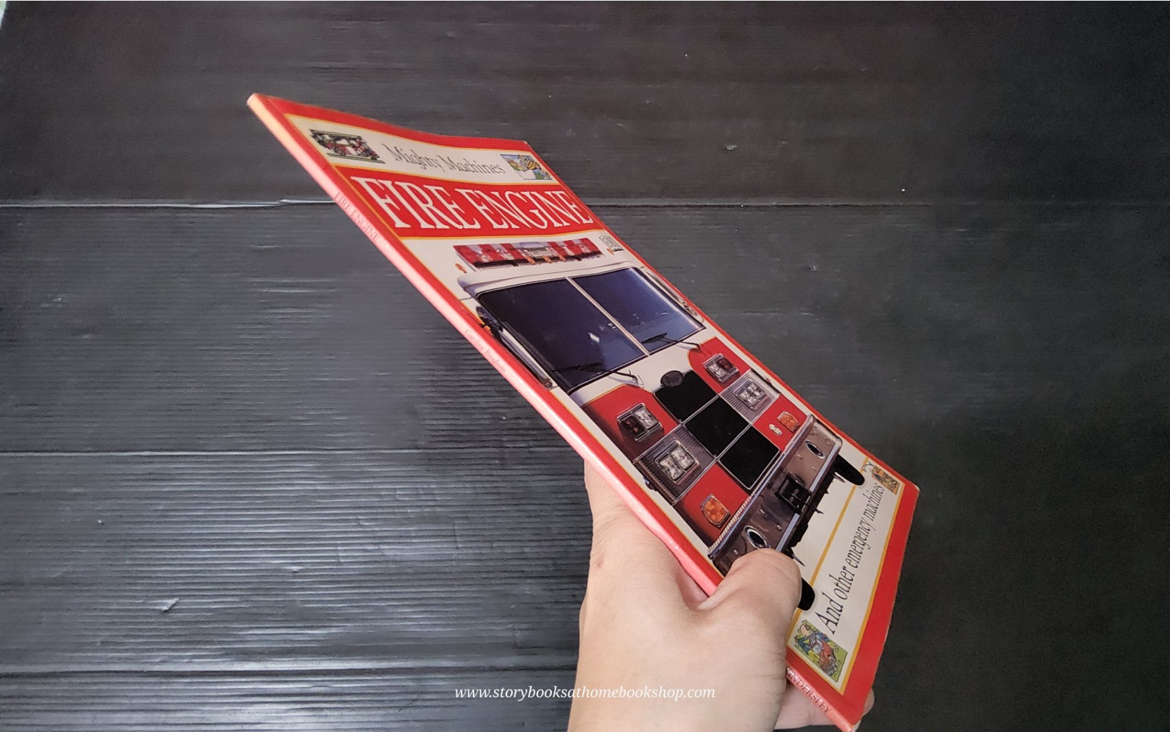 KNOWLEDGE BOOK ** 🍅🍓MIGHTY MACHINES:FIRE ENGINE AND OTHER EMERGENCY MACHINES