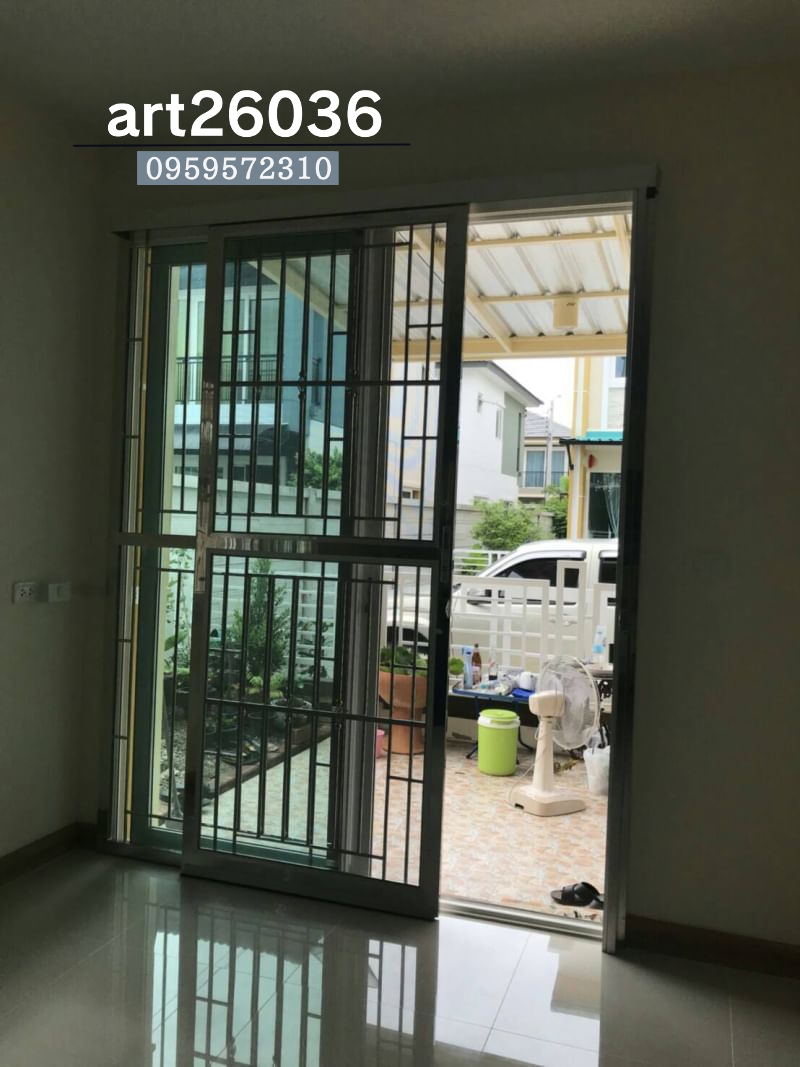 เหล็กดัดพร้อมมุ้งลวด ลายคลาคสิก กระจกบานเลื่อน