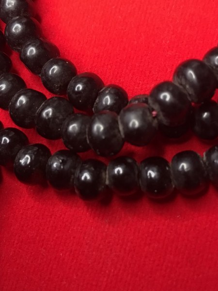 ประคำหลวงปู่ครูบาชุ่ม โพธิโก เส้นนี้ได้มาพร้อมกับทันตธาตุครูบาชุ่ม โพธิโก (๐๒-๐๕๓) และรูปถ่ายด้านหลังติดเกศาหลวงปู่ครูบาชุ่ม (๐๒-๐๕๔ ๐๒-๐๕๖ ๐๒-๐๕๗ ๐๒-๐๕๘) และตะกรุดหนังควาย (๐๒-๐๕๕) ได้มาจากคนรุ่นลูก ลูกศิษย์หลวงปู่ครูบาชัยยะวงศา อยู่ข้างวัดพระพุทธบาทห้วย