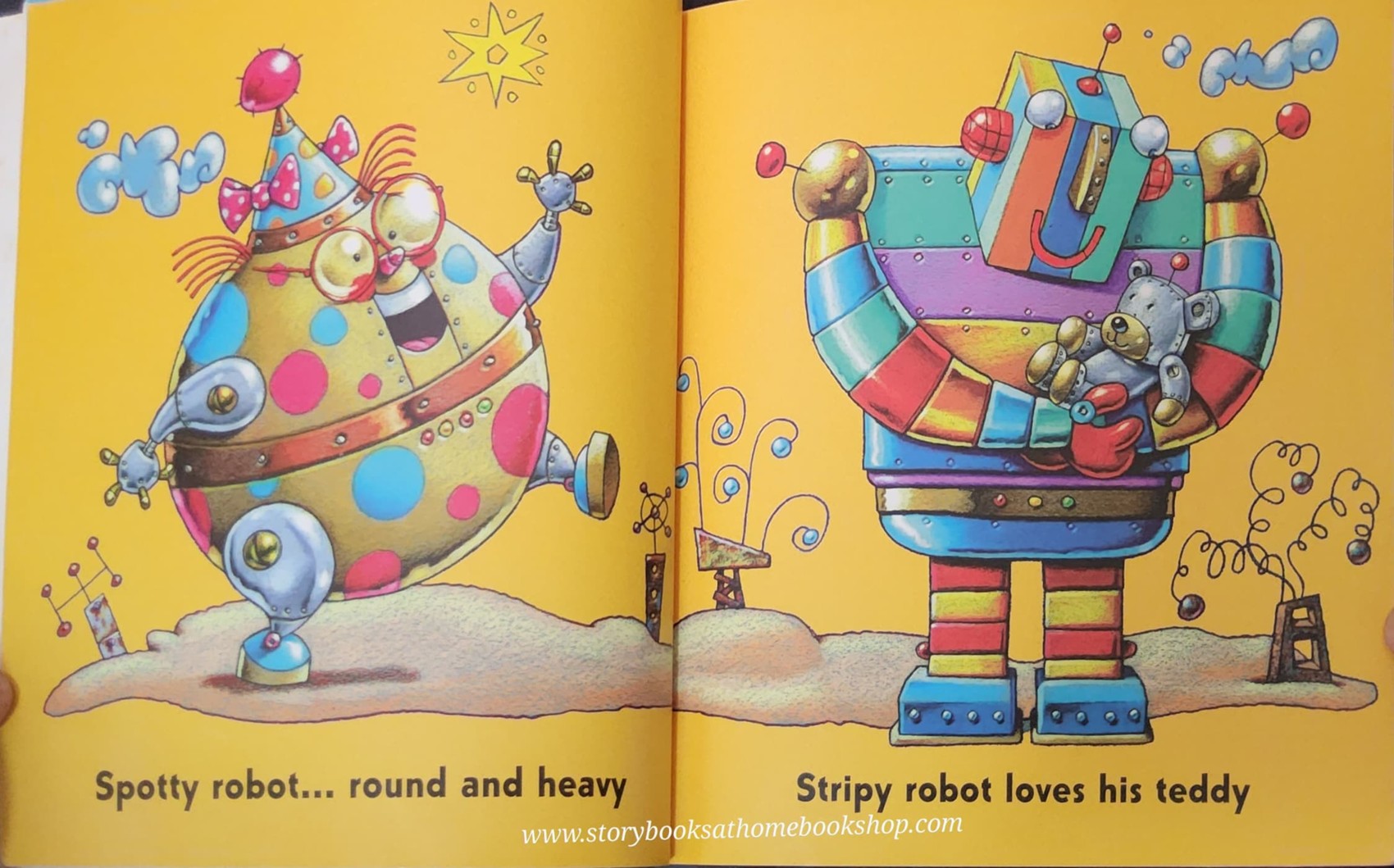 หนังสือนิทานปกอ่อน** 🍓🍓 LITTLE ROBOTS BY MIKE BROWLOW