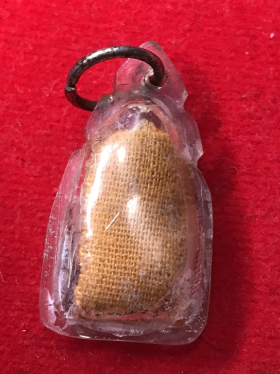 พระทันตธาตุ ครูบาแสง วัดร้องกองข้าว จ.เชียงใหม่ ได้มาจากกำนันคำ อดีตกำนันบ้านปากกอง อ.สารภี จ.เชียงใหม่ ปัจจุบันอายุ 86 ปี (บันทึก พ.ศ.2566) กำนันคำได้พระทันตธาตุครูบาแสง ได้มาเมื่อปี พ.ศ.2535 ได้มาจากลูกศิษย์ครูบาแสน ชื่อหนานเสม คน อ.สันกำแพง