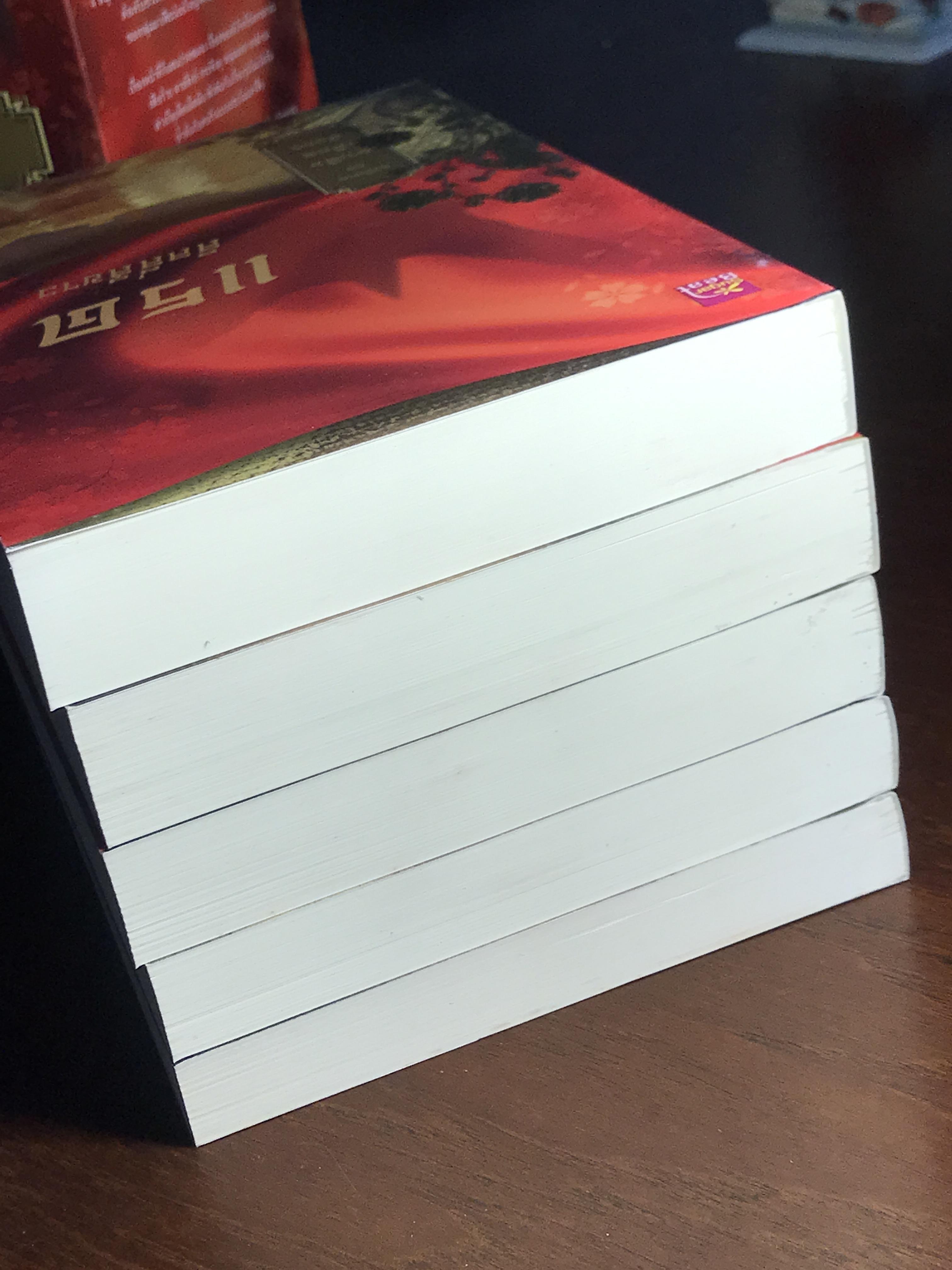 Boxset นวนิยายชุด “มาเฟียเลือดมังกร” (ครบ 5 เล่ม) ตีพิมพ์โดย Sugar Beat ➡️ H5