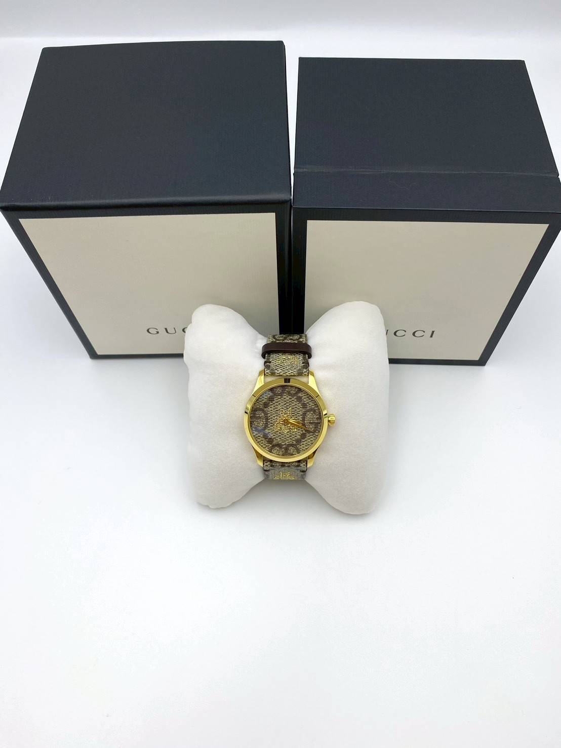 New Gucci watch ขนาด : 38 มม อุปกรณ์ : กล่อง หมอน ประกันออนไลน์