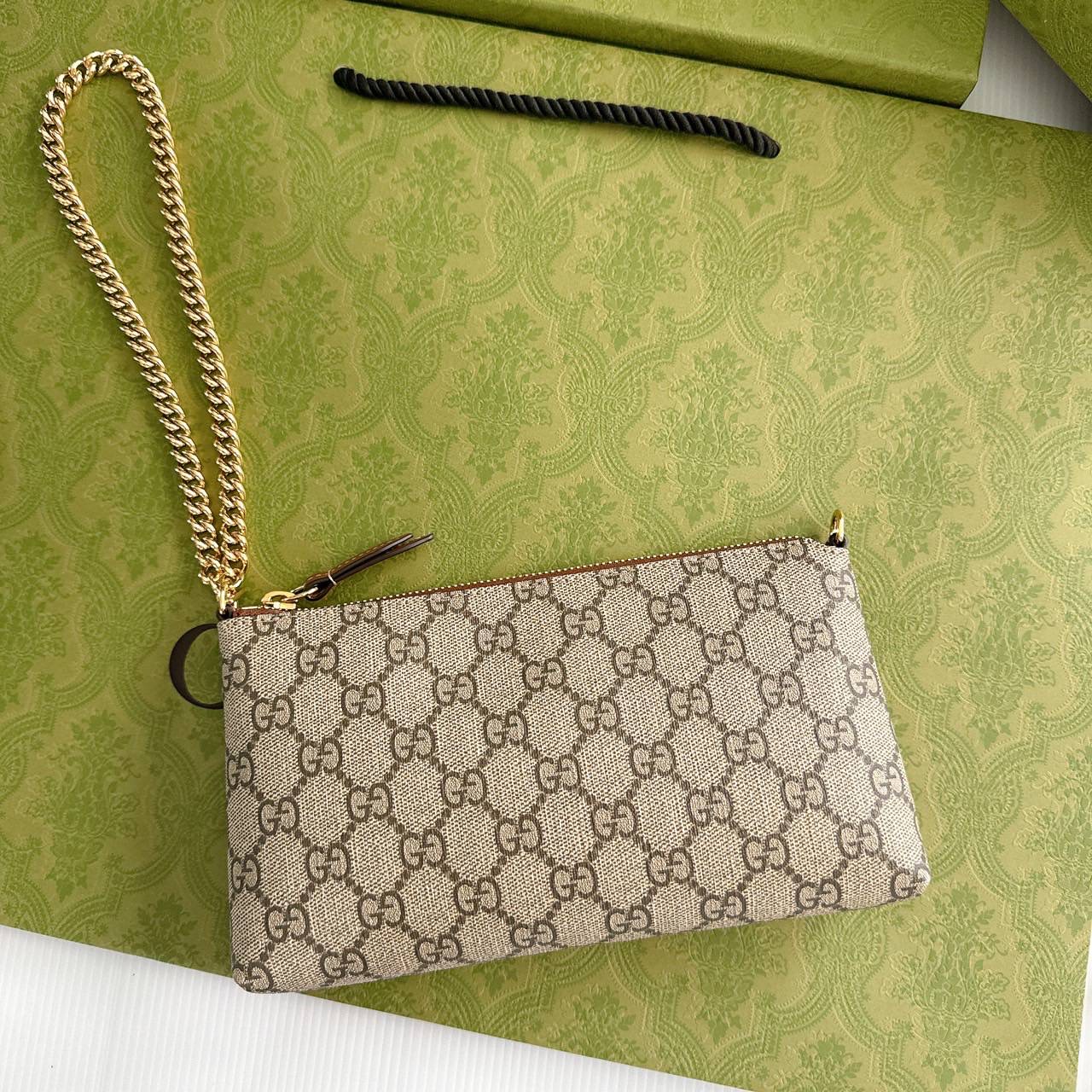 New Gucci O Wrist Wallet ใส่ i Phone Pro Max ได้นะคะ