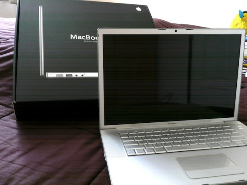 Apple Macbook Pro Intel Core2Duo 2.5 GHz 15 inch สภาพ 95 Early2008