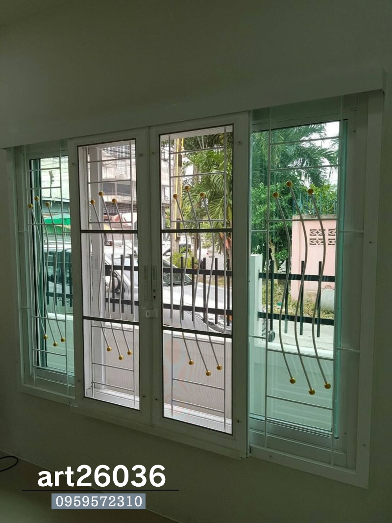 เหล็กดัดพร้อมมุ้งลวด กระจกสีบานเลื่อน