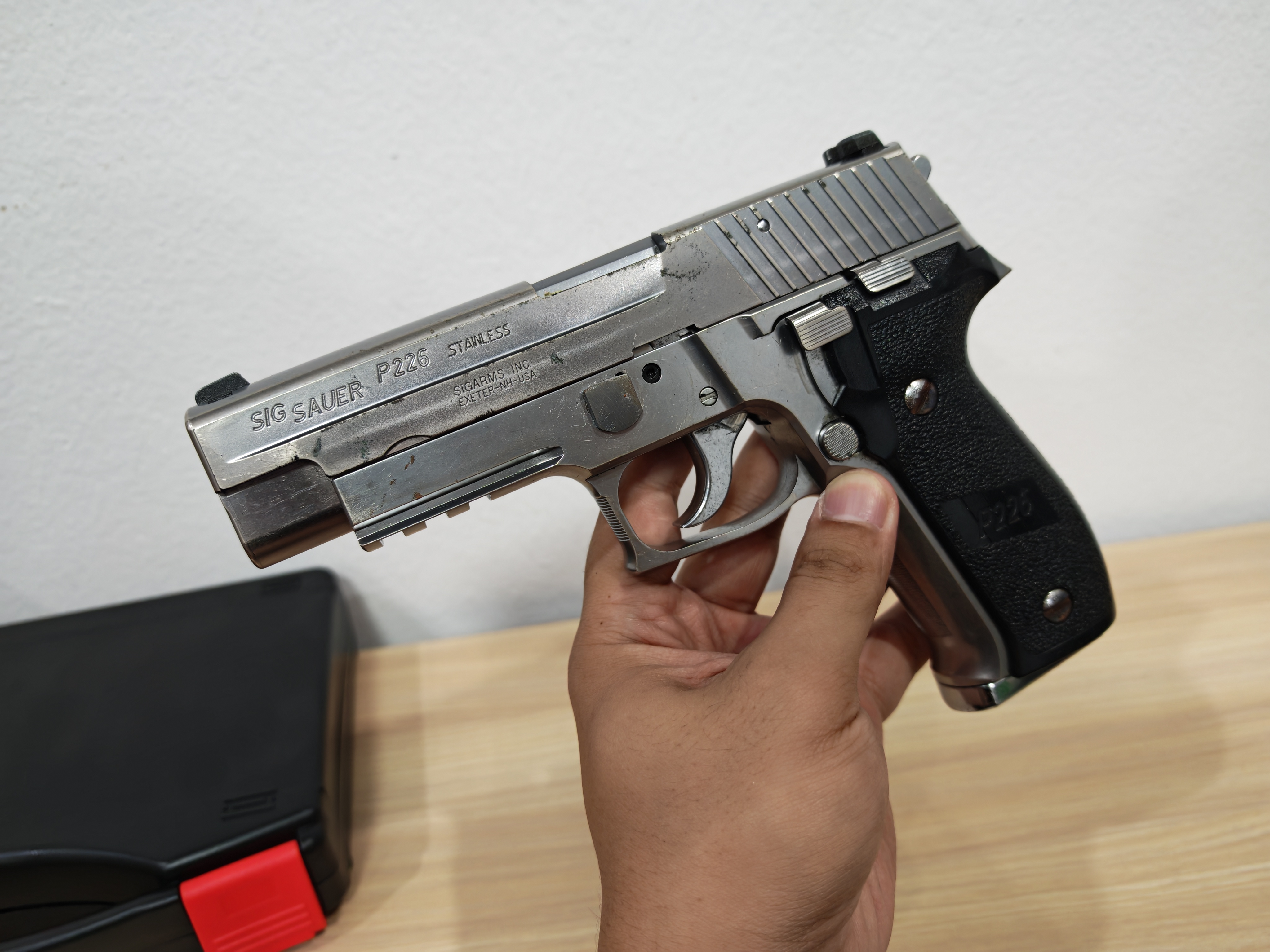 Tokyo Marui Sig Sauer P226 E2 Stainless Model GBB BB Gun บีบีกัน แบบแก๊ส ปืนอัดลม มือสอง Airsoft Gun