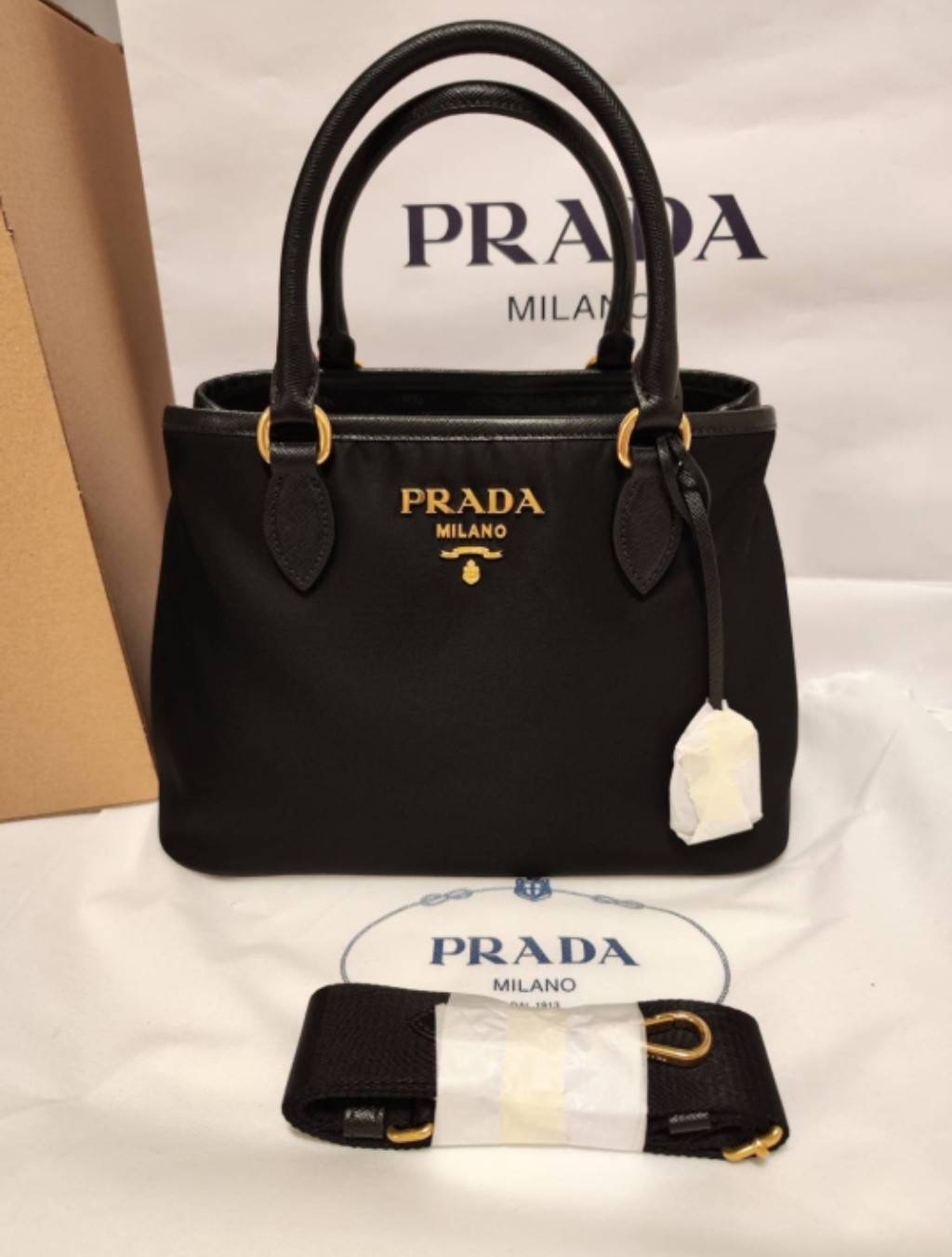 New Prada Nylon Bag ไซส์ใหญ่ มีสายยาวถอดได้ ขนาด 11 x 8 x 6 นิ้ว