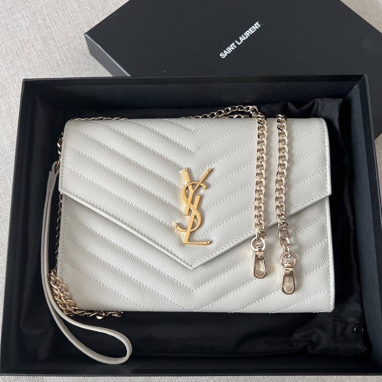 New Ysl flap cluth y.22 ขนาด 8 x 6.5 x 1 นิ้ว