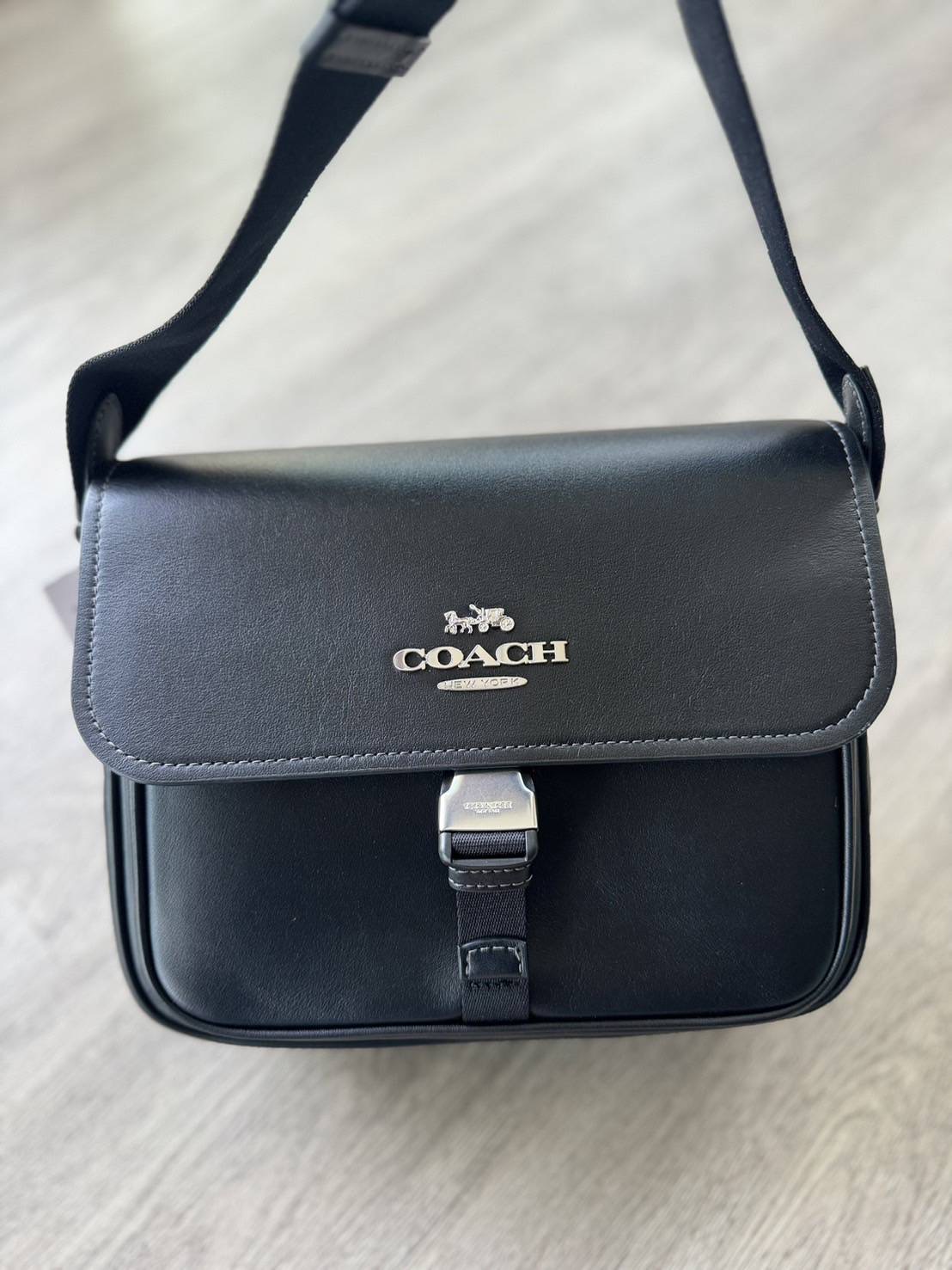NEW COACH PACE MESSENGER BAG 9 3/4" (L) x 7 3/4" (H) x 3" (W)