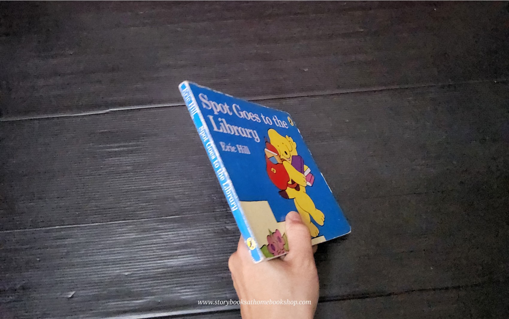 Board Book** 🍅🍓 SPOT GOES TO THE LIBRARY