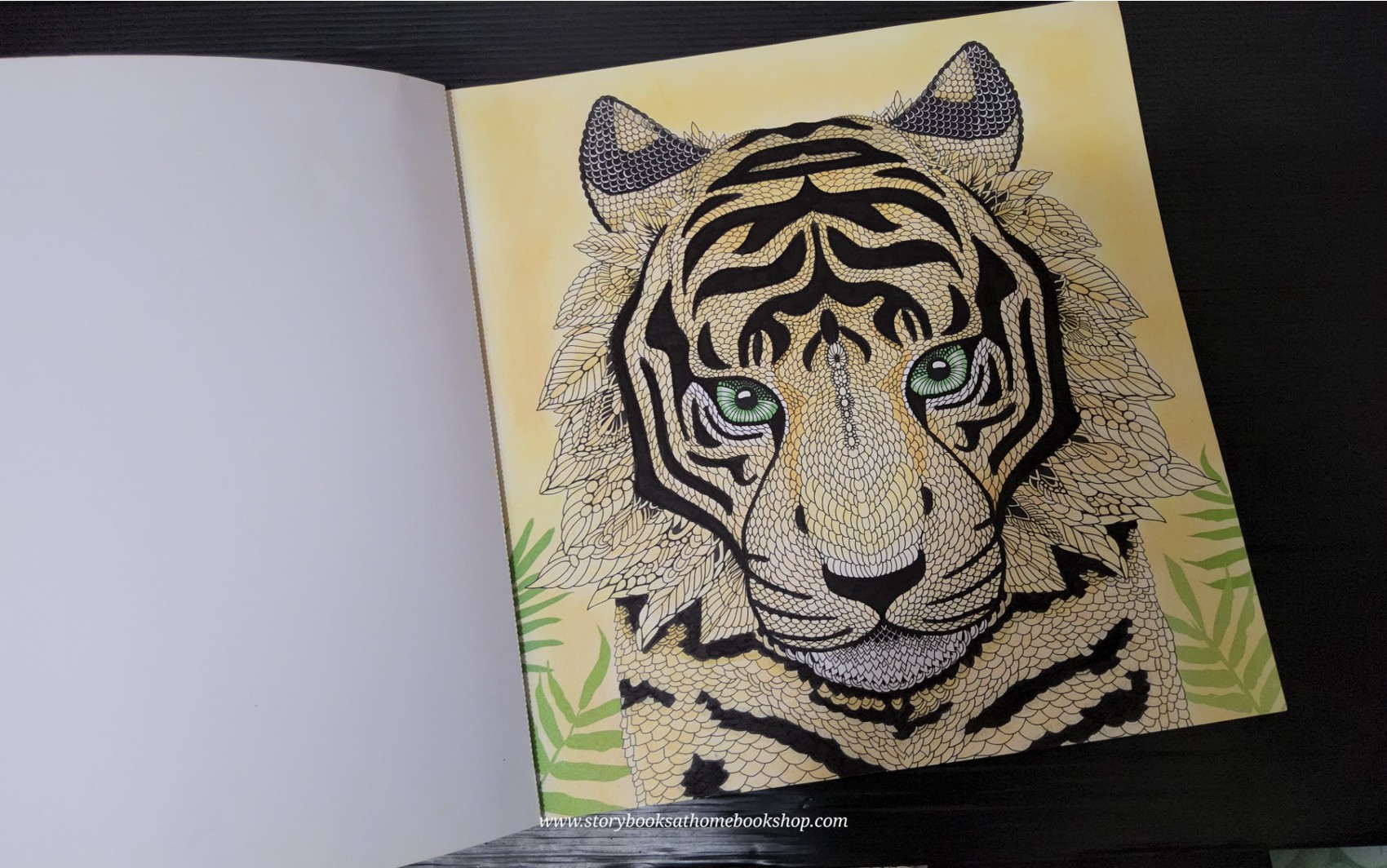 COLORING Book** ð
ðTHE MENAGERSIE ANIMAL PORTRAITS TO COLOUR