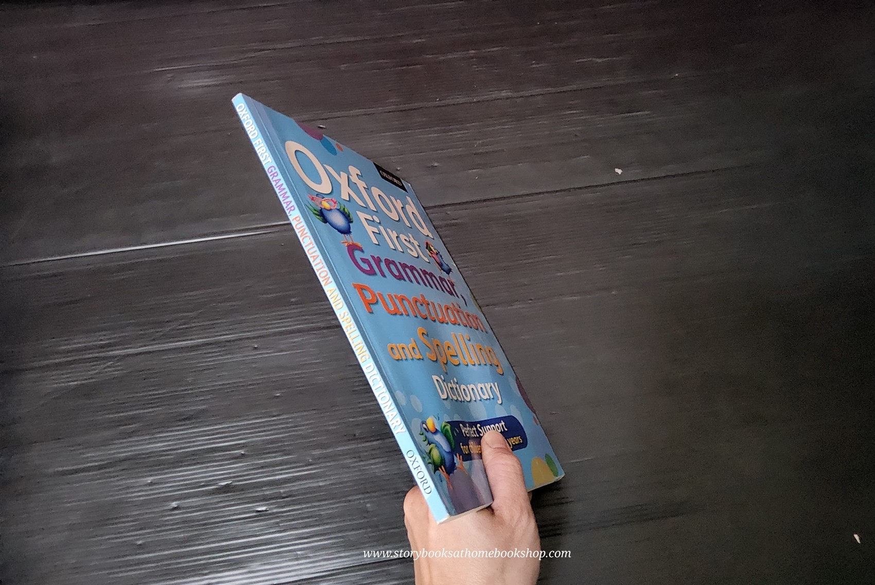 DICTIONARY BOOK ** ð
ð
OXFORD FIRST GRAMMAR,PUNCTUATION AND SPELLING DICTIONARY (AGE 5-7)