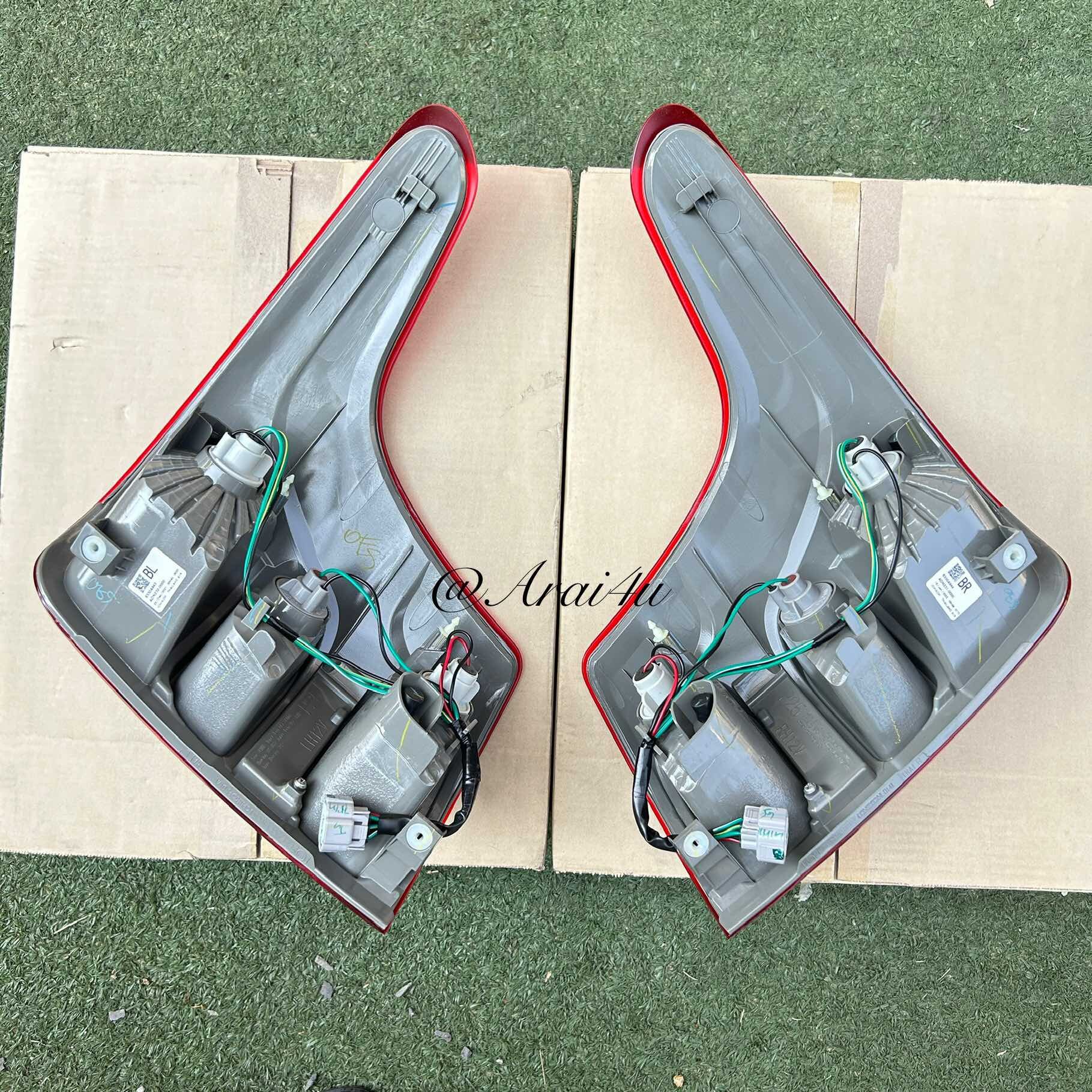ไฟท้าย MITSUBISHI TRITON 2015- 2018 ห้าง คู่ละ LH/RH (8330A944/8330A943)