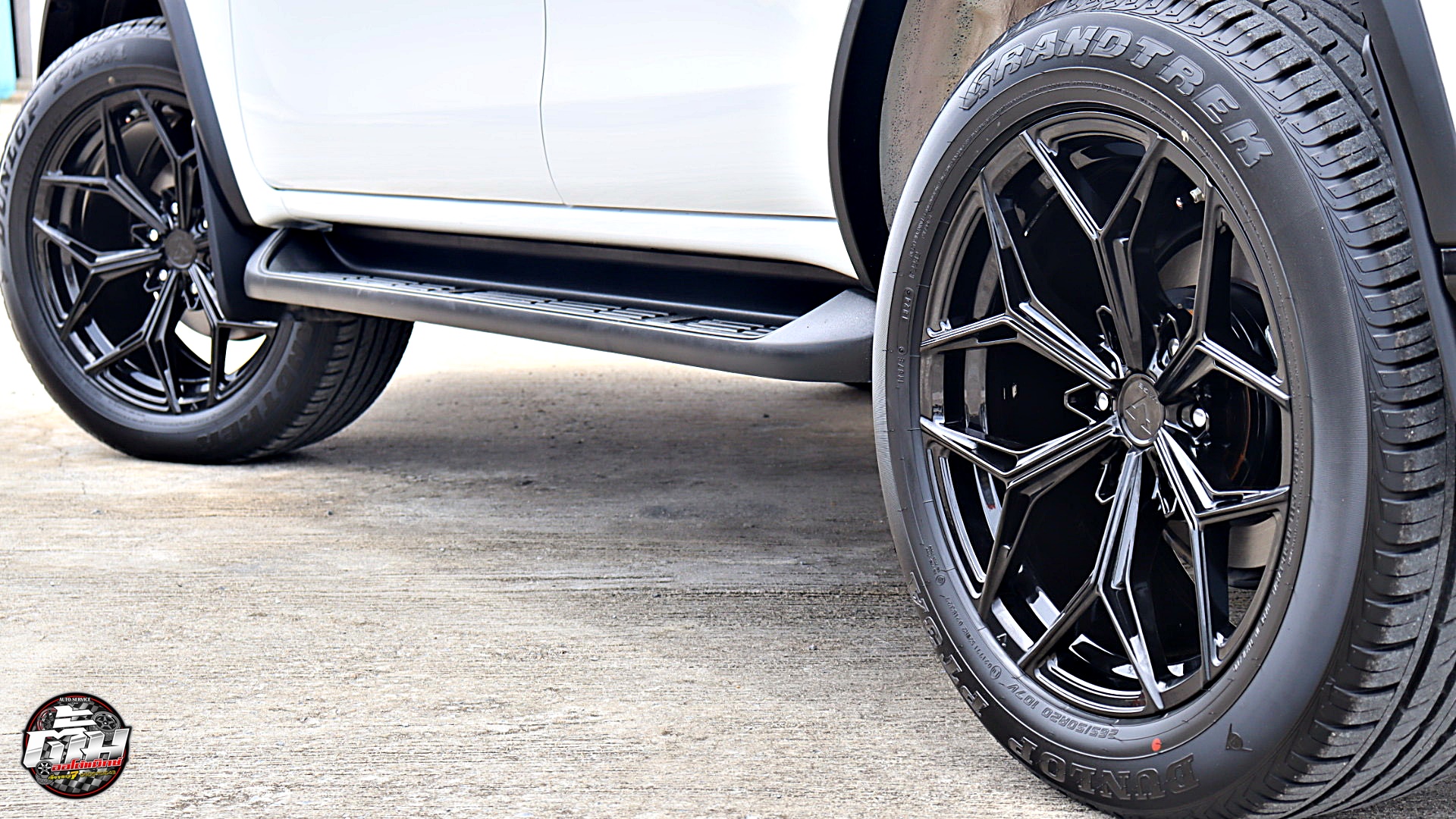 TOYOTA FORTUNER LEGENDER ป้ายแดง เปลี่ยนล้อแม็กซ์ VAGE VF X01 SUV ขอบ20นิ้ว