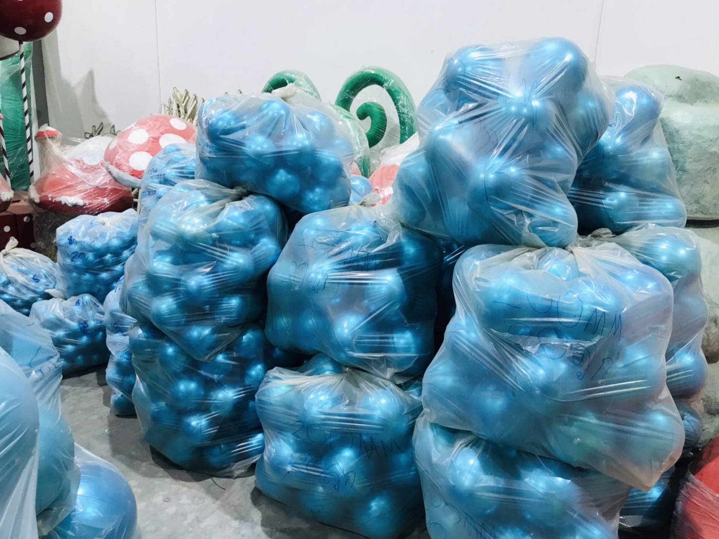 รวบรวมแบบบอลคริสต์มาสขนาดใหญ่ที่นี่
