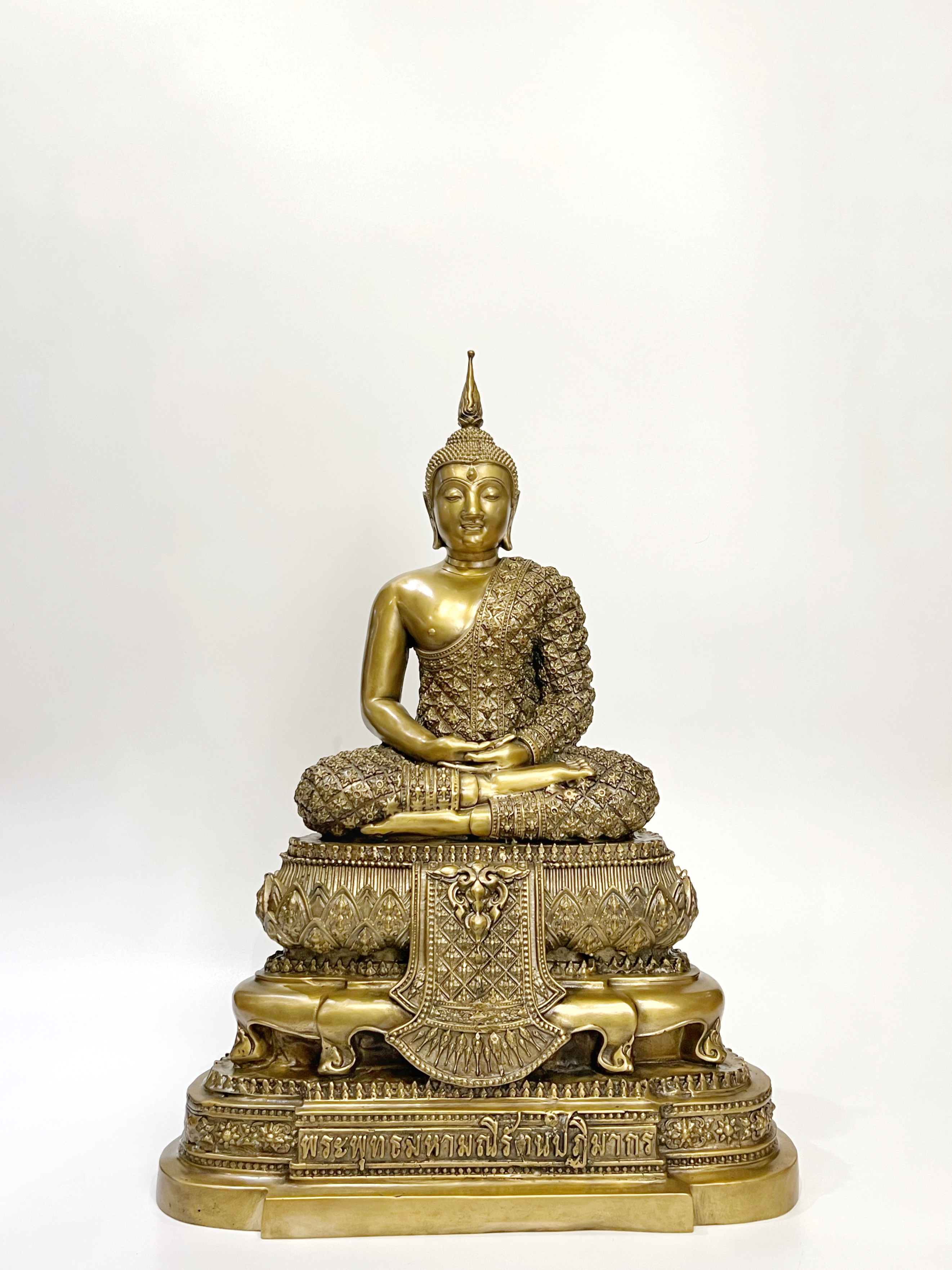 พระแก้วมรกต ทรงเครื่องฤดูฝน หน้าตัก 9 นิ้ว