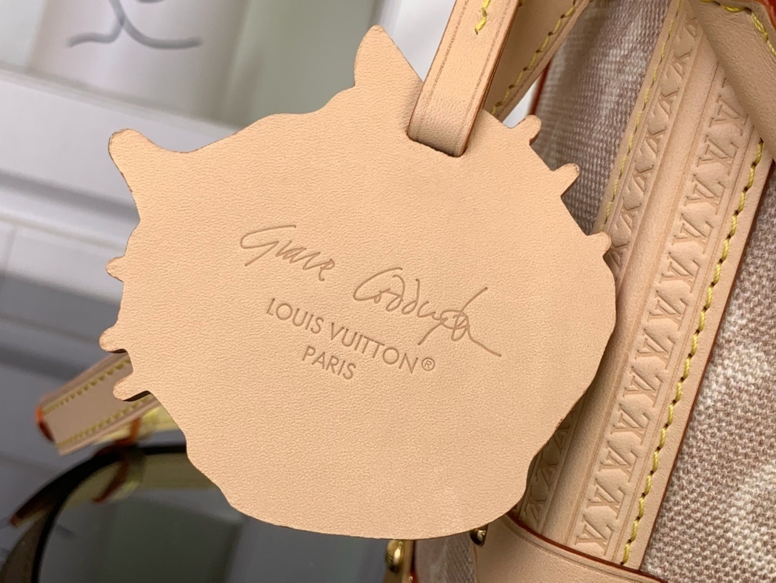 [Pre-order]กระเป๋า Louis Vuitton Side Trunk GM Meowgram coated canvas M15154 งานคุณภาพที่ดีที่สุด