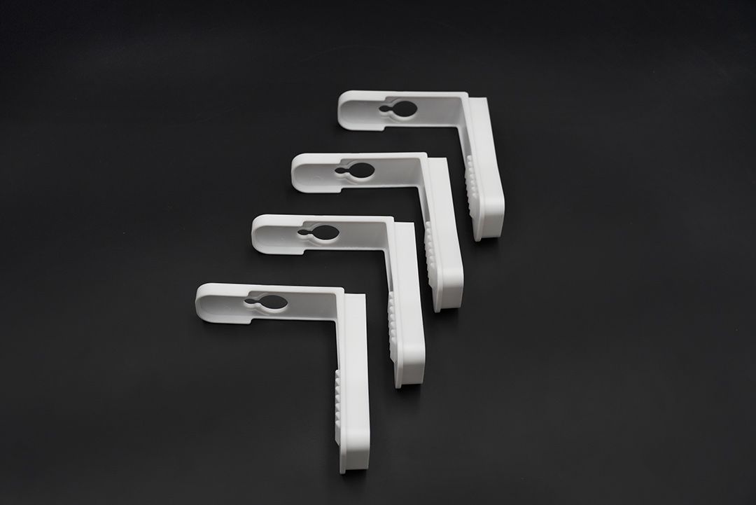 Bed grippers คลิปยึดผ้าปูที่นอน สำหรับฟูกสูง 8 cm 4 pcs 10x4x10 cm สีขาว