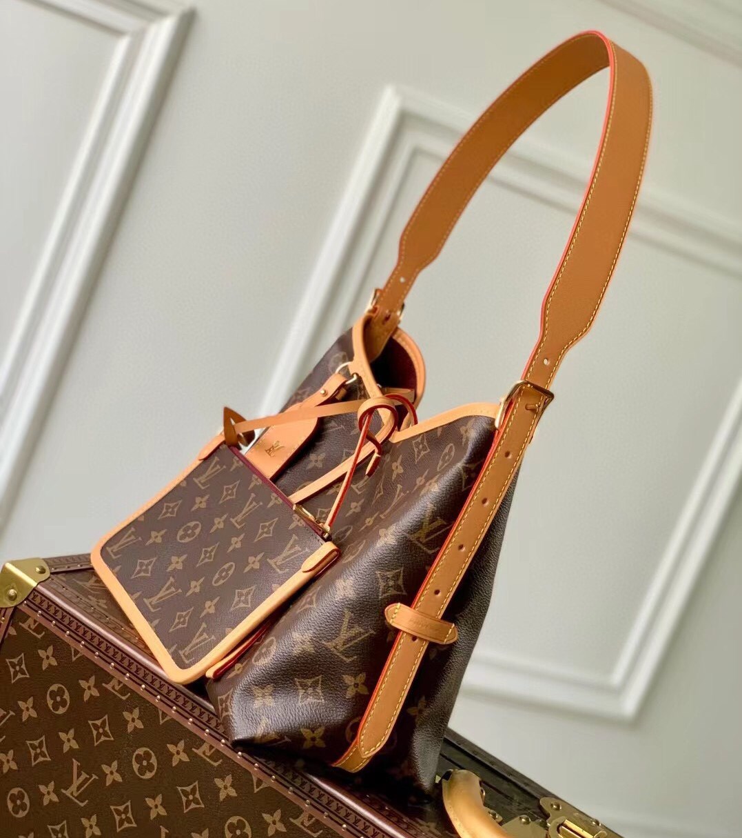 [Pre-order]กระเป๋าสะพาย กระเป๋ารุ่น CarryAll PM Monogram - Louis Vuitton- M46203 งานคุณภาพที่ดีที่สุด