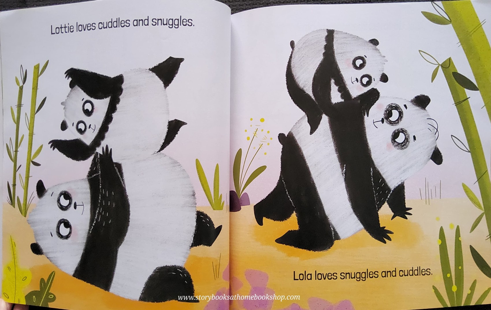 หนังสือนิทานปกอ่อน** 🍅🍓BLACK&WHITE BY SEB DAVEY&VICKY LOMMATZSCH