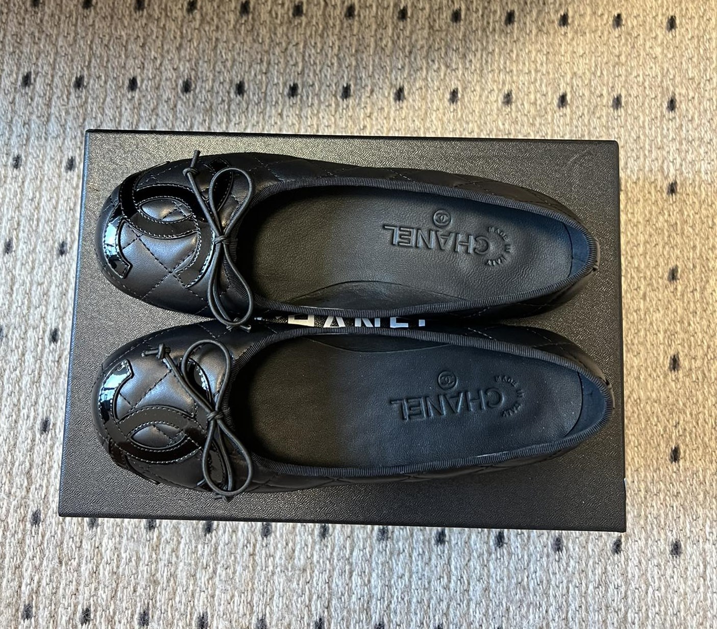 [Pre-order] รองเท้า Chanel Black Leather And Patent CC Ligne Cambon Bow Ballet Flats เกรดที่ดีที่สุด