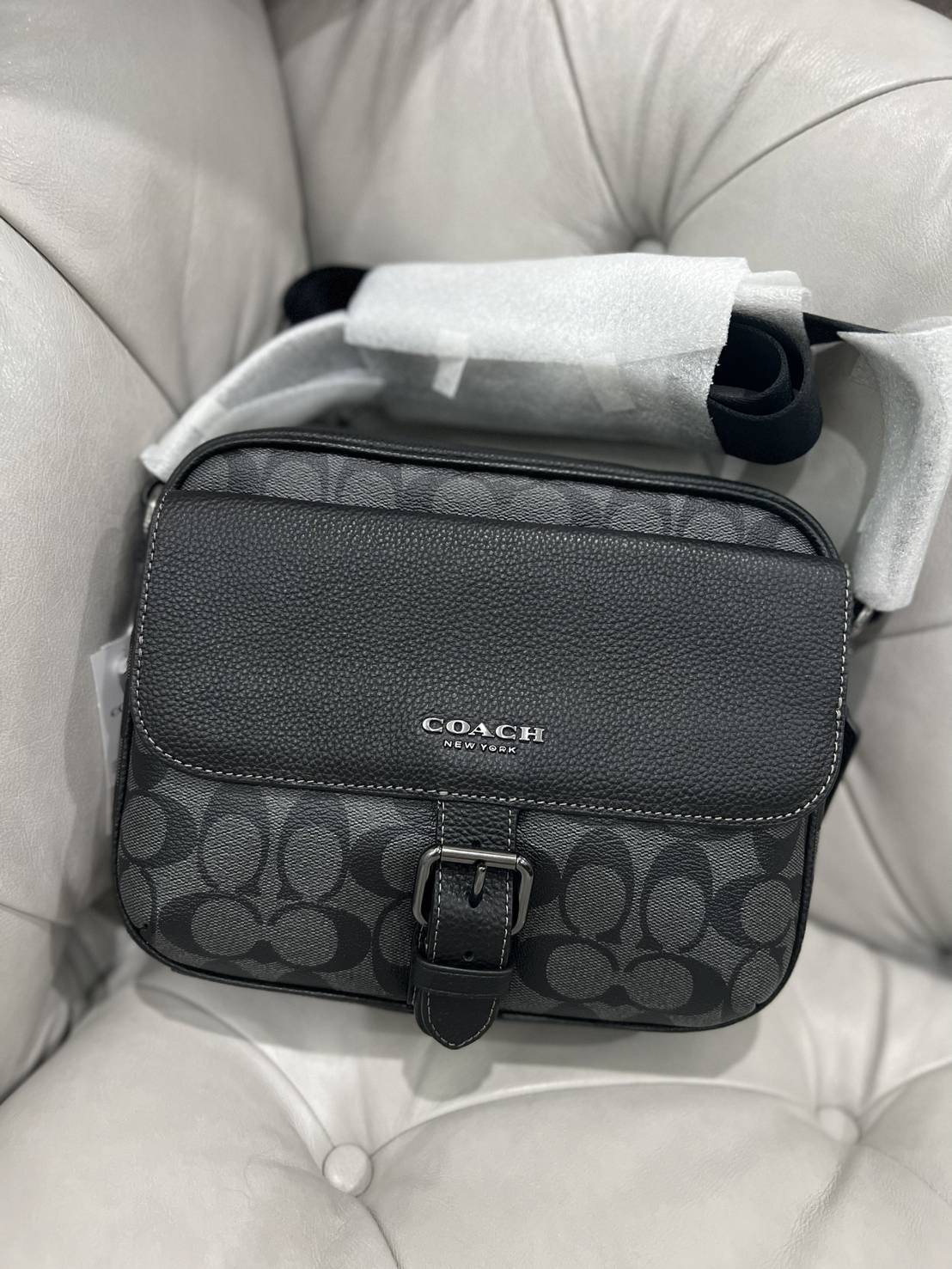เหลือสีละ 3 ใบ New Coach Hudson Crossbody Bag 9" (W) x 7" (H) x 2 1/2" (D)
