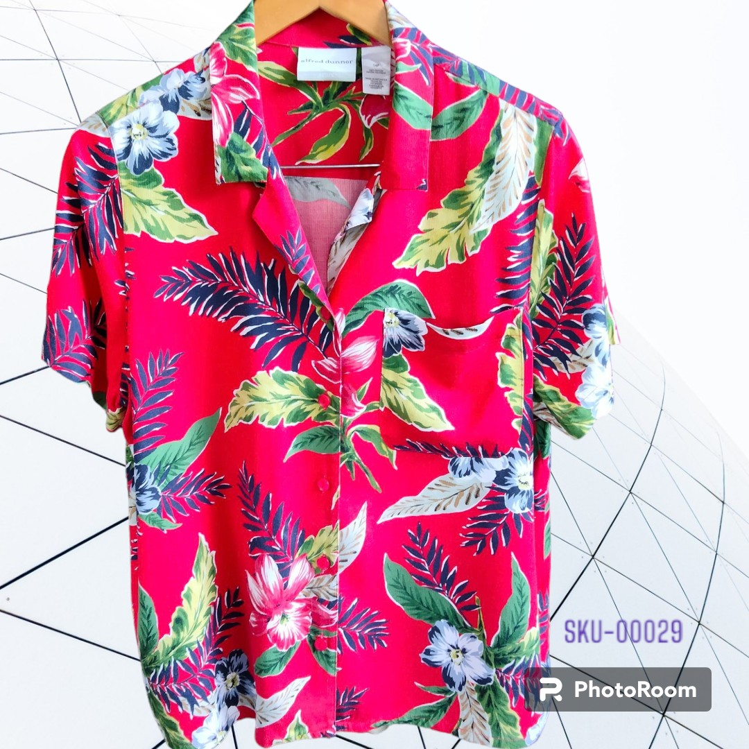 เสื้อฮาวายมือสอง ป้าย alfred dunner ลายดอกไม้ ใบเฟิร์น ผ้า 100% Rayon ไหล่ 17 อก 23 ยาว 24 ราคา 250 บาท ค่าจัดส่งเหมา ๆ 30 บาท (สั่งกี่ตัวก็ได้)