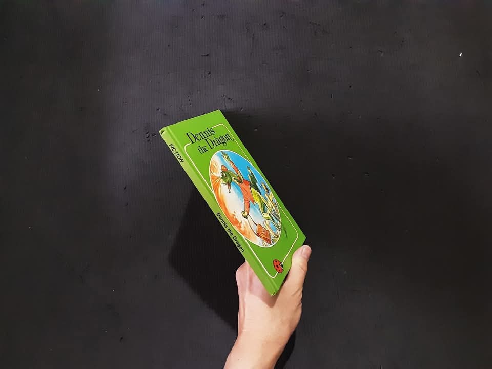 หนังสือนิทานปกแข็ง** 🍓🍓 Dennis the Dragon