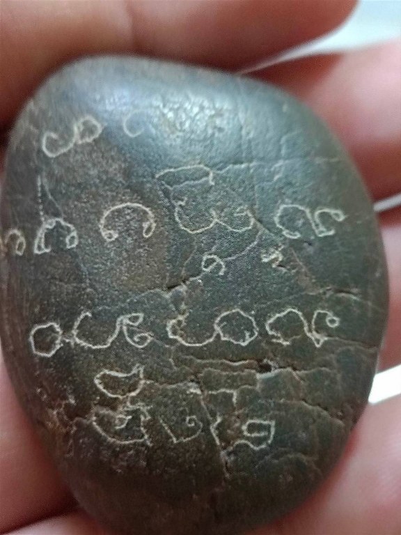 หินเสก (ปฐวีธาตุ) จารมือครูบาวงศ์ มีดหมอพญาไม้ มีดหมอกระดูกช้าง มีดแหก 2 เล่ม และแผ่นเงินจาร ครูบาชัยยะวงศาท่านใช้ ชุดนี้ได้ได้มาจากพ่ออุ๋ยหนานจรูญ กะเหรี่ยงอายุ 8x กว่าปี พ่ออุ๋ยหนานจรูญเดิมอยู่ห้วยต้ม ปัจจุบันย้ายไปอยู่ที่บ้านแม่เทย อ.ลี้ จ.ลำพูน