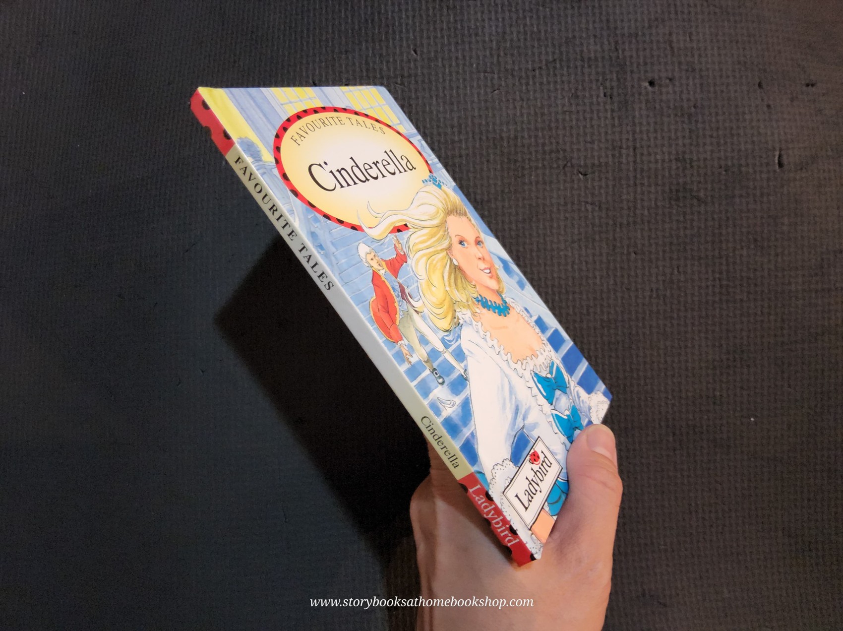 หนังสือนิทานปกแข็ง ** ♥️FAVOURITE TALES CINDERELLA♥️