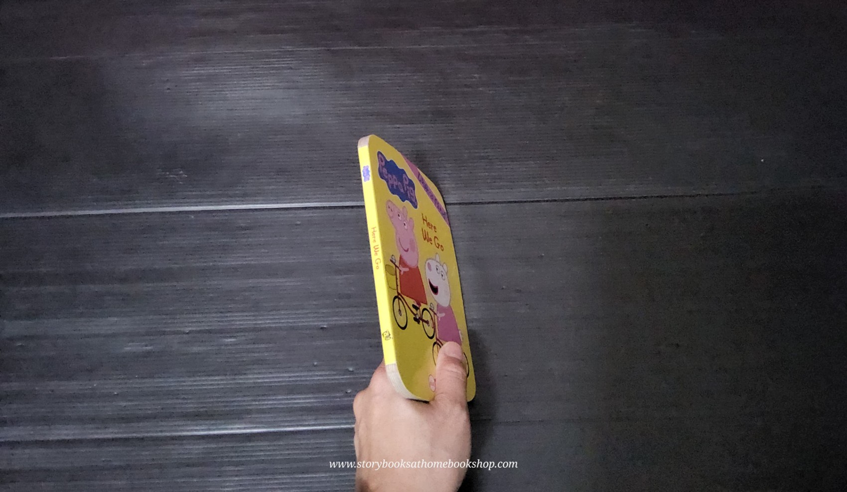 BOARD BOOK** 🍅🍅PEPPA PIG LOOK AND FIND:HERE WE GO