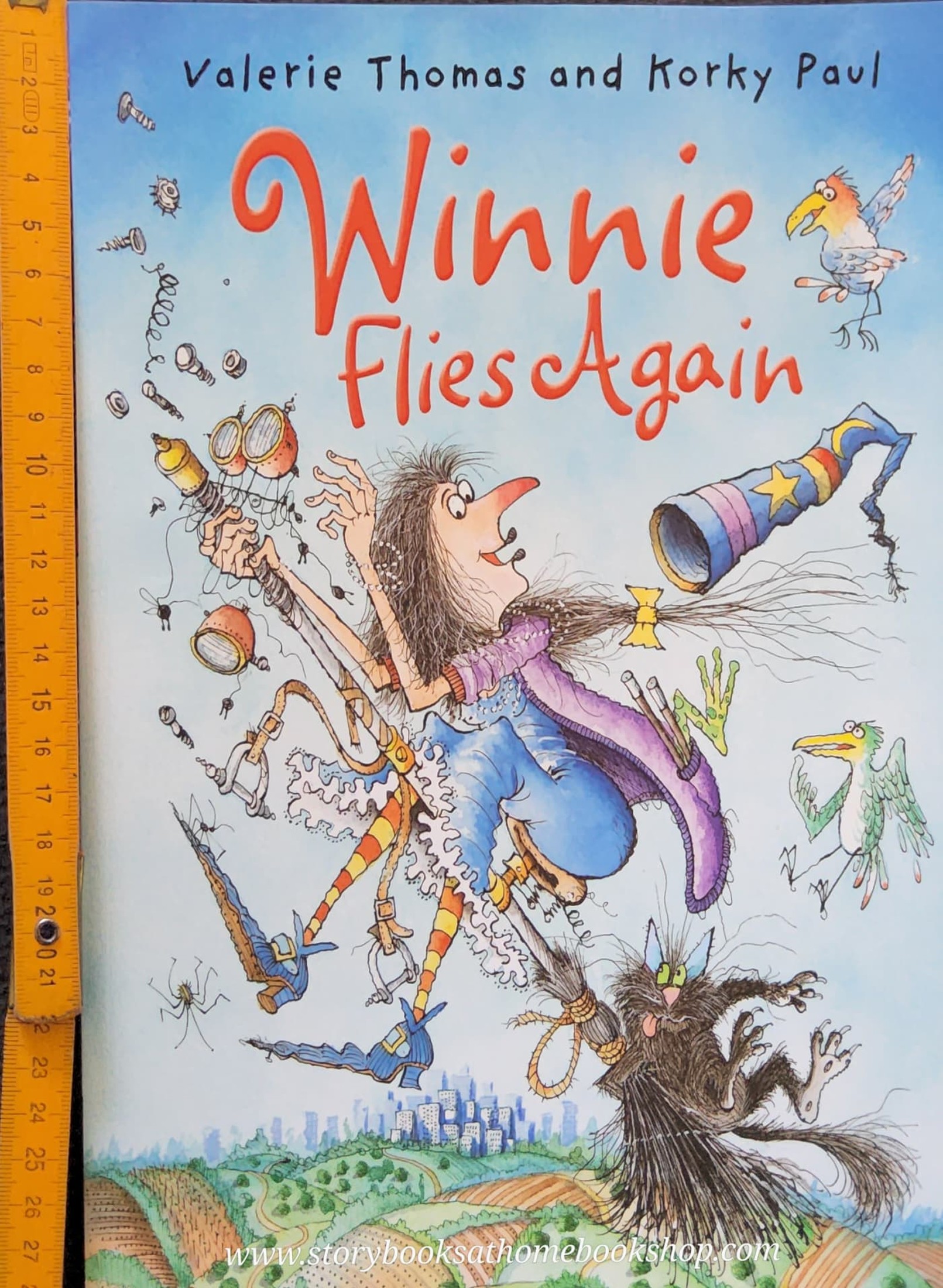 หนังสือนิทานปกอ่อน** 🍅WINNIE Flies Again by Valerie Thomas and Korky Paul
