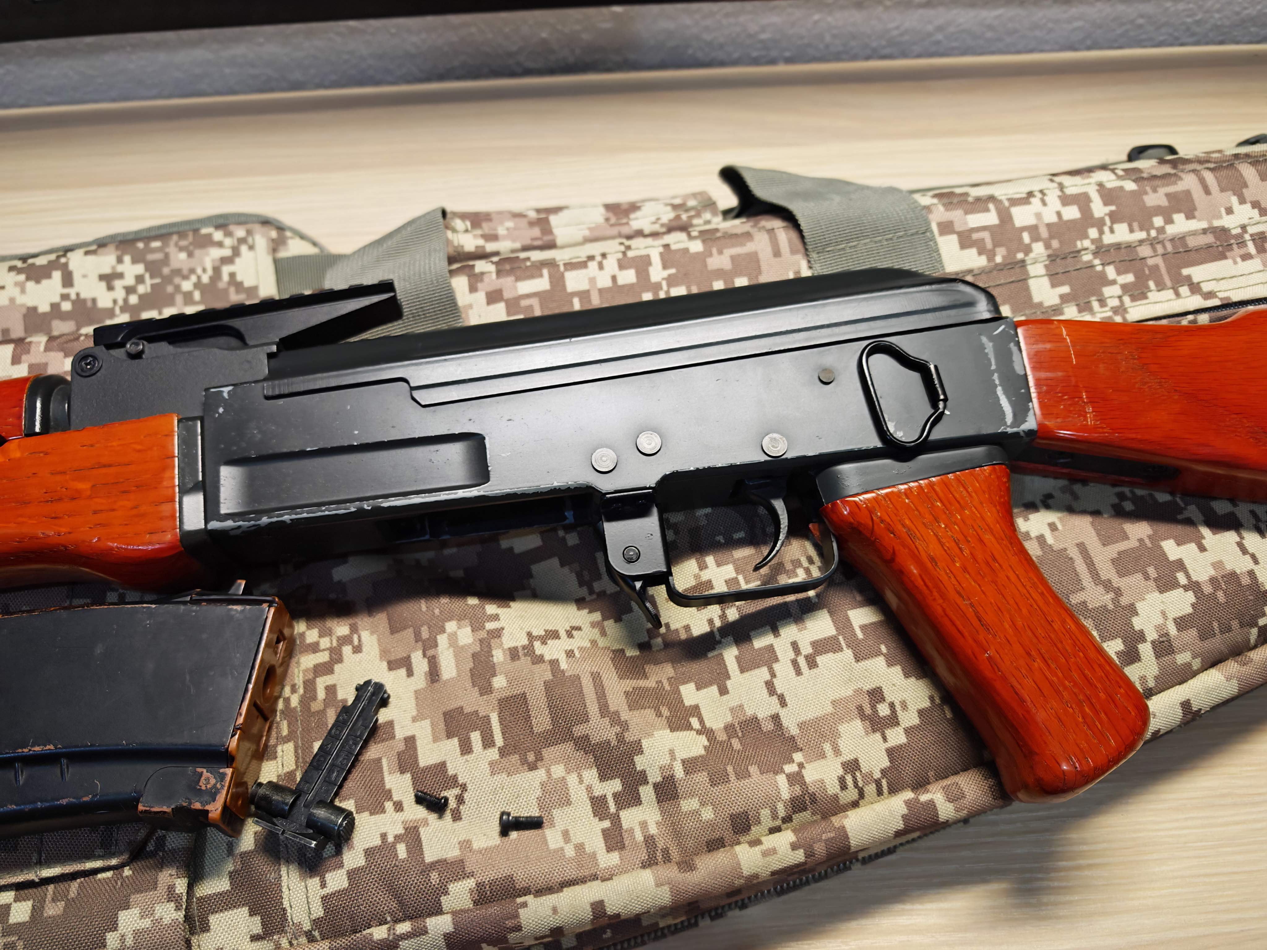 CYMA CM.042 AK47 บอดี้โลหะ ไม้แท้ + กระเป๋า AEG BB Gun บีบีกัน Airsoft Gun ปืนอัดลม ปืนยาวไฟฟ้า มือสอง