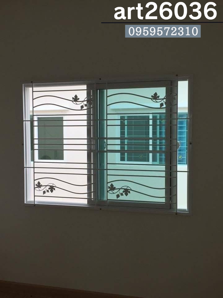 เหล็กดัดสีอบขาว มุ้งลวด กระจกสี ใบไม้