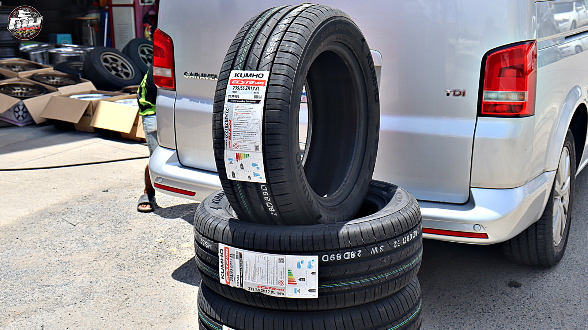 VOLKSWAGEN CARAVELLE เปลี่ยนยาง KUMHO ECSTA HS52 235/55R17 103W