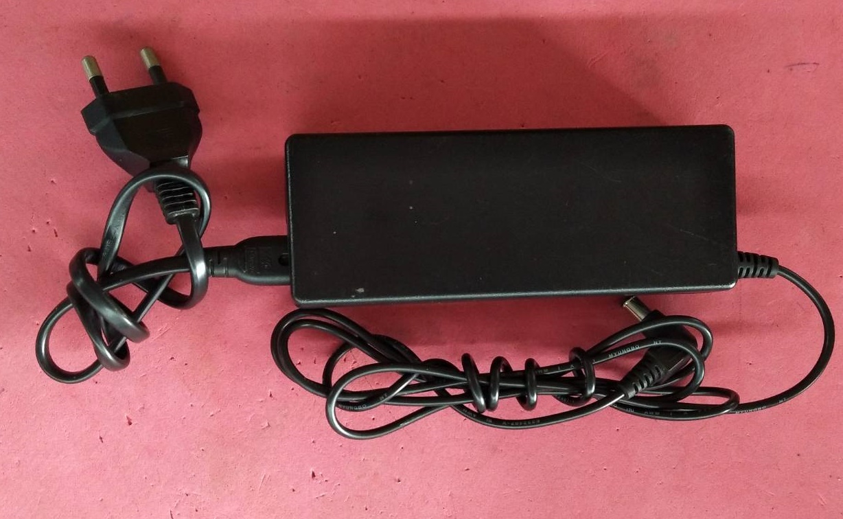 อะแดปเตอร์โซนี่ SONY ของแท้มือสองมากับเครื่อง 19.5V / 3.08A