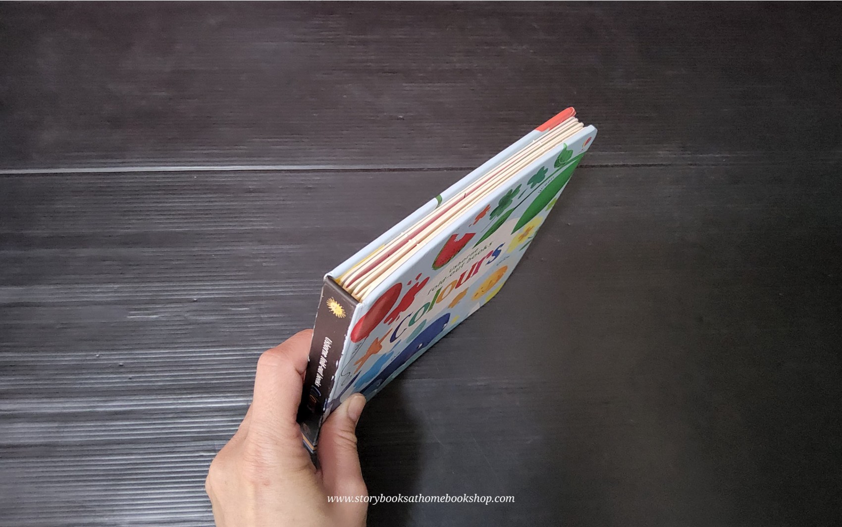 BOARD BOOK ** ð
ð
USBORNE FOLD-OUT BOOS:COLOURS