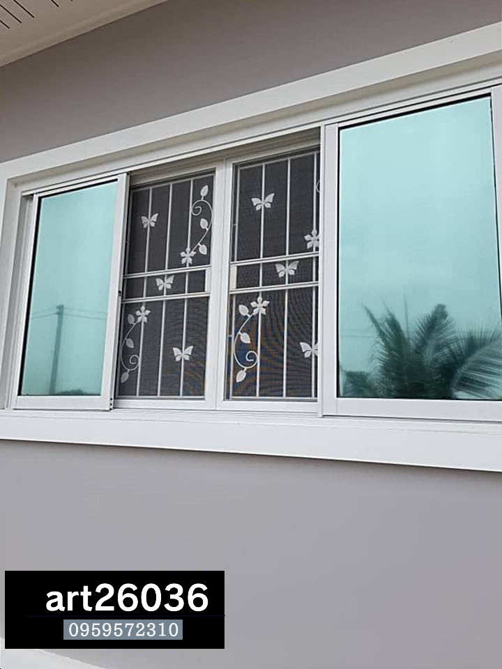 เหล็กดัดพร้อมมุ้งลวด โทนสีขาว ผีเสื้อ