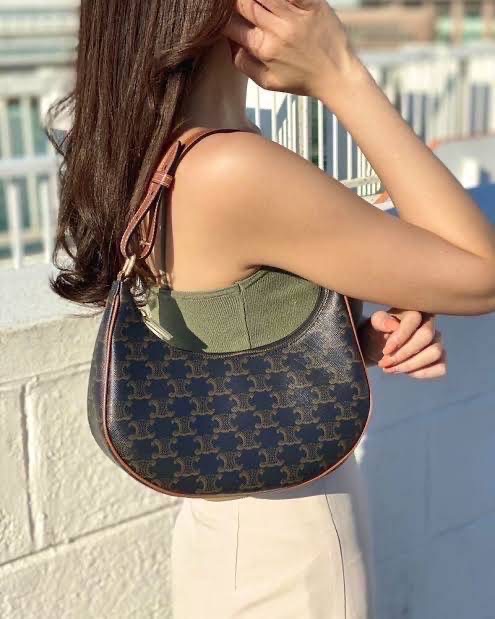 New Celine Ava Bag ขนาด 9 x 5 x 2 นิ้ว อุปกรณ์. การ์ด ถุงผ้า ถุงกระดาษ