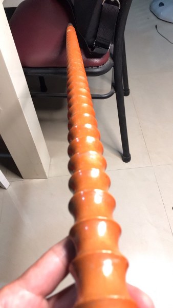 ไม้เท้าครูบาชัยยะวงศานี้ มีรอยจารของหลวงปู่ครูบาชัยยะวงศา สวยงาม ท่านรองเจ้า อาวาสท่านเป็นผู้เก็บไว้ ปัจจุบันนี้ท่านรองเจ้าอาวาสได้ไปเป็นเจ้าอาวาสในวัดที่จังหวัดตาก มา 4 ปีแล้ว (2565)