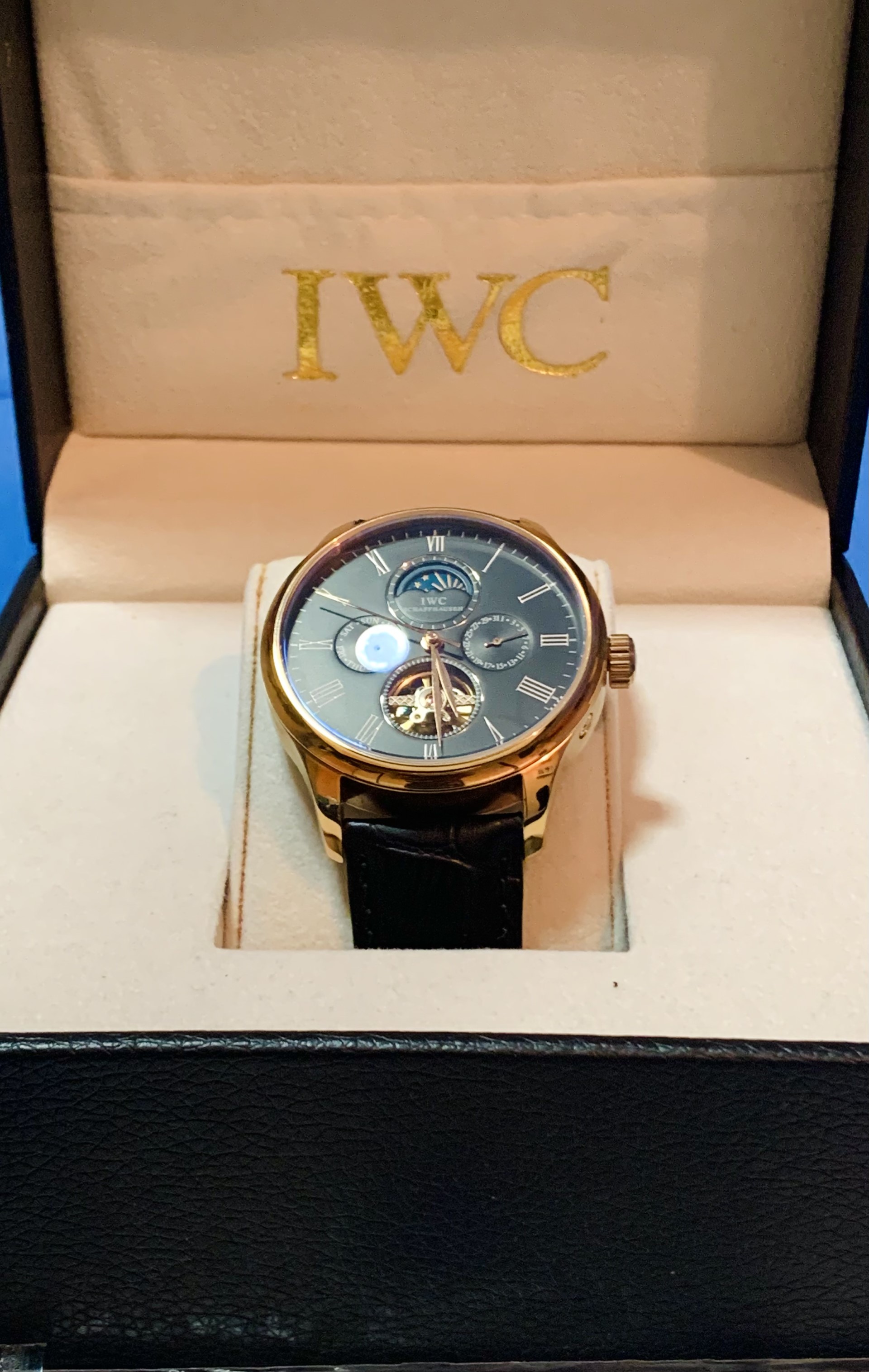 นาฬิกาสุดเท่ห์ IWC Chronograph เดินเครื่องในระบบ Automatic