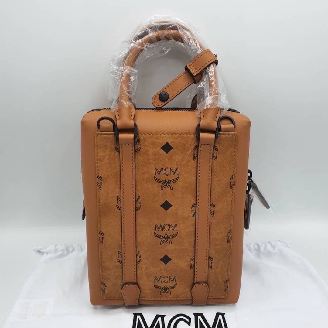 New Mcm N/S Solfberlin crossbody Sz. 6.5” (L) x 8” (H) อุปกรณ์ ถุงผ้า/การ์ดคิง Shop king power