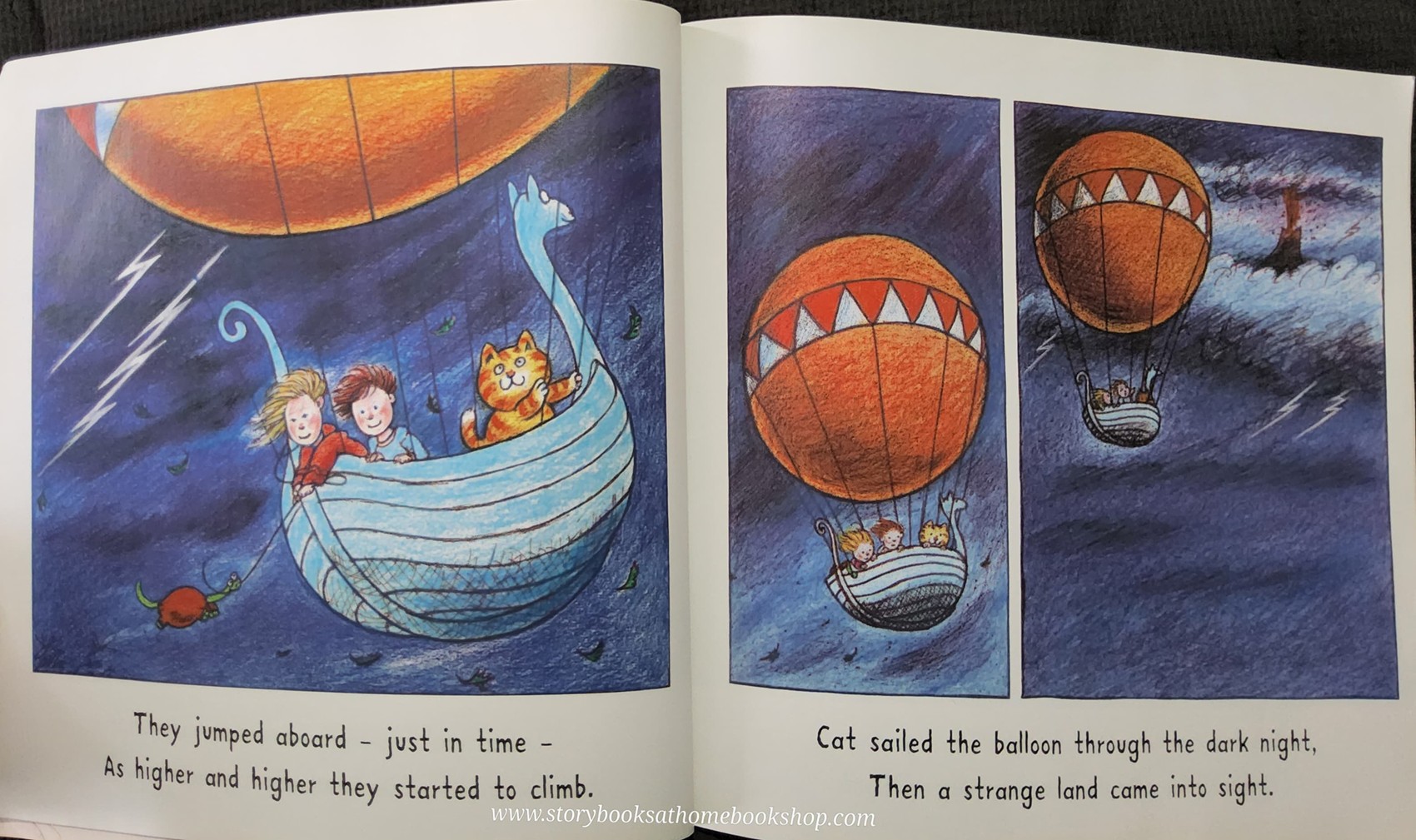 หนังสือนิทานปกอ่อน** 🍅🍓THE DANCE OF THE DINOSAURS