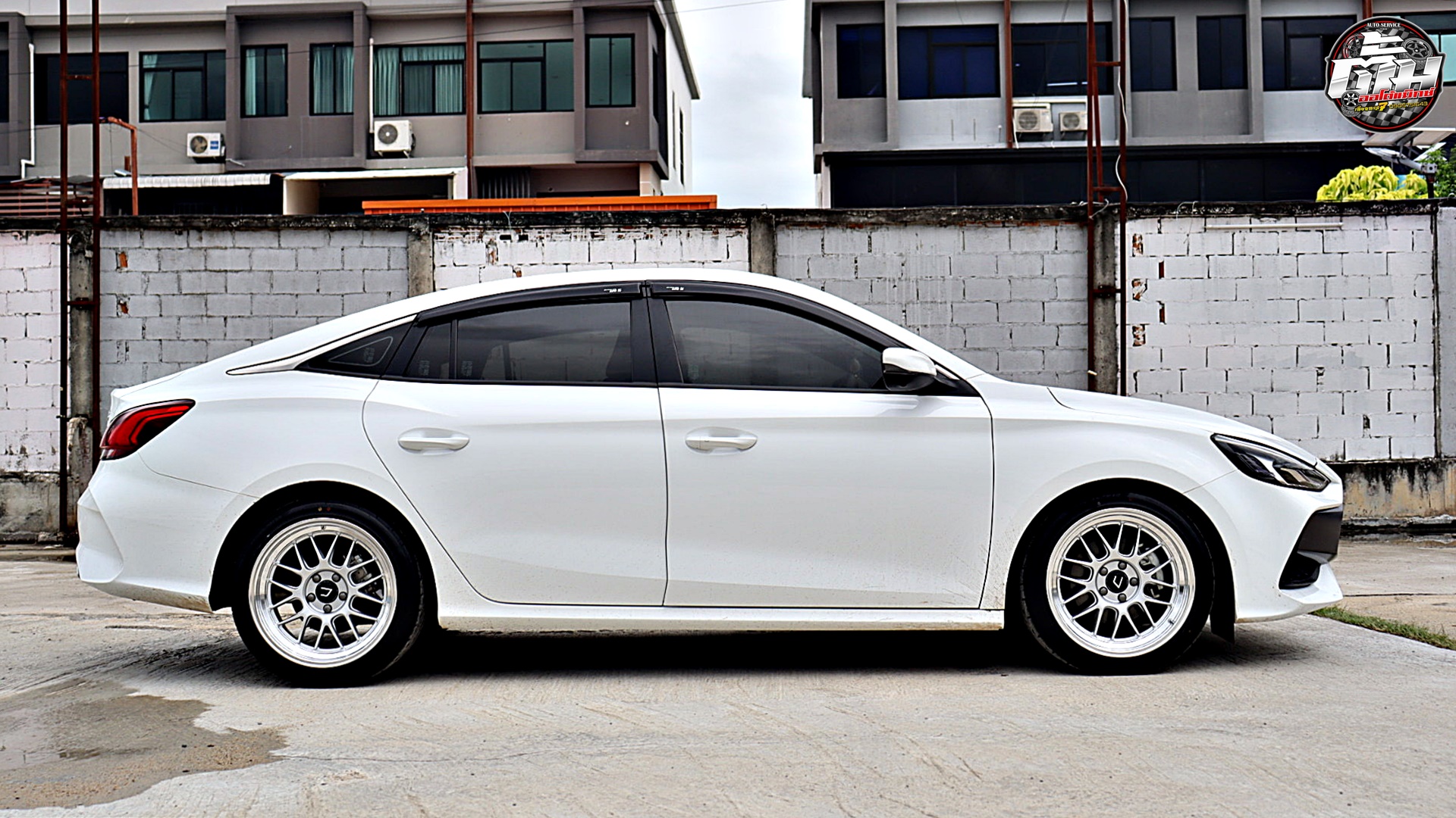 MG5 เปลี่ยนล้อยางสปริงโหลด ล้อ COSMIS XT-208RV ขอบ18นิ้ว ยาง KINTO FORZA001 225/45R18 95W สปริงโหลดตรงรุ่น YSS