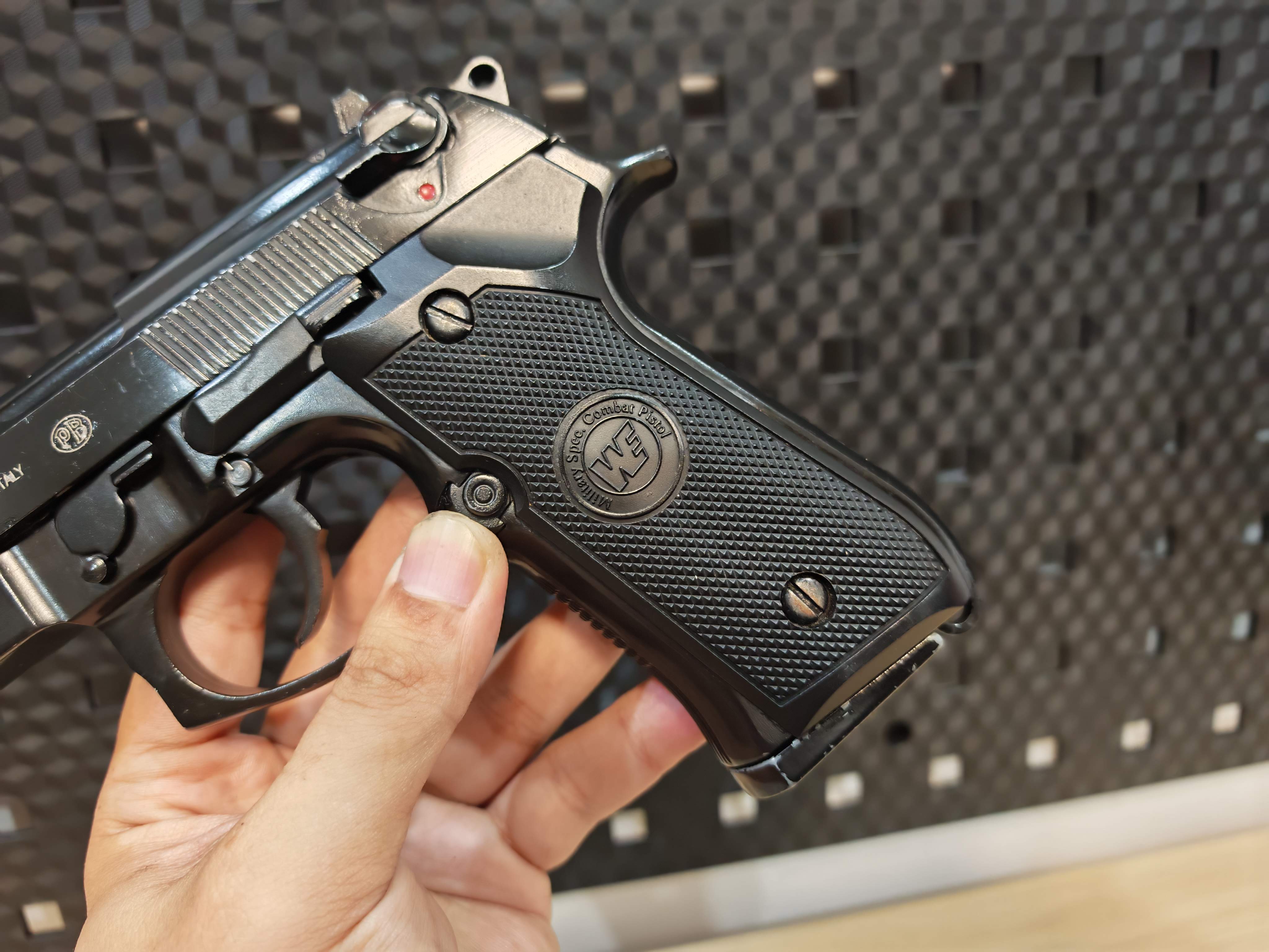 WE Beretta M9A1 โลหะทั้งตัว GBB ไต้หวัน BB Gun บีบีกัน แบบแก๊ส ปืนอัดลม มือสอง Airsoft Gun