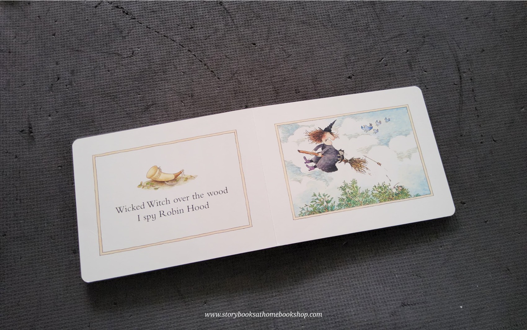 RECOMMENED BOOK **BOARD BOOK** 🍅EACH PEACH PEAR PLUM BY JANET AND ALLAN AHLBERG