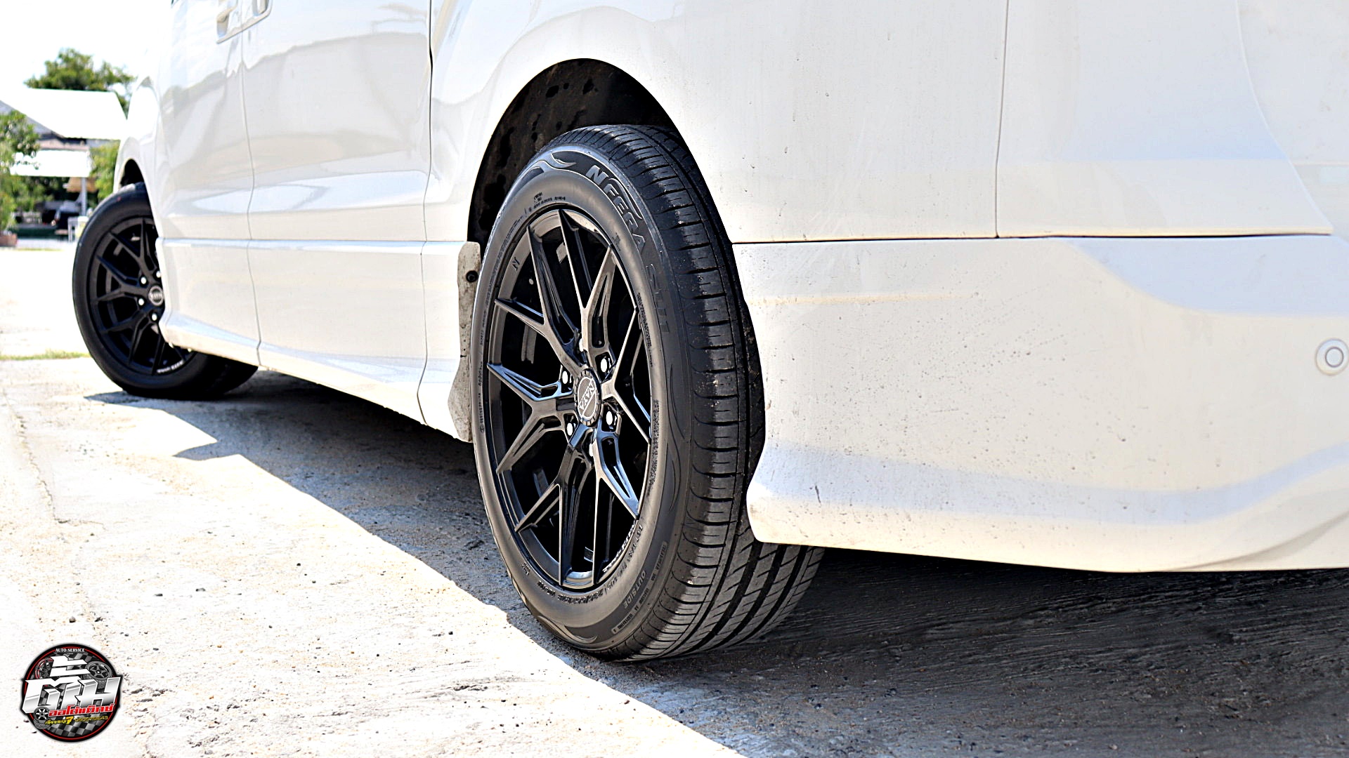 HYUNDAI H-1 เปลี่ยนล้อแม็กซ์ NAYA ALPHA-6 ขอบ18นิ้ว