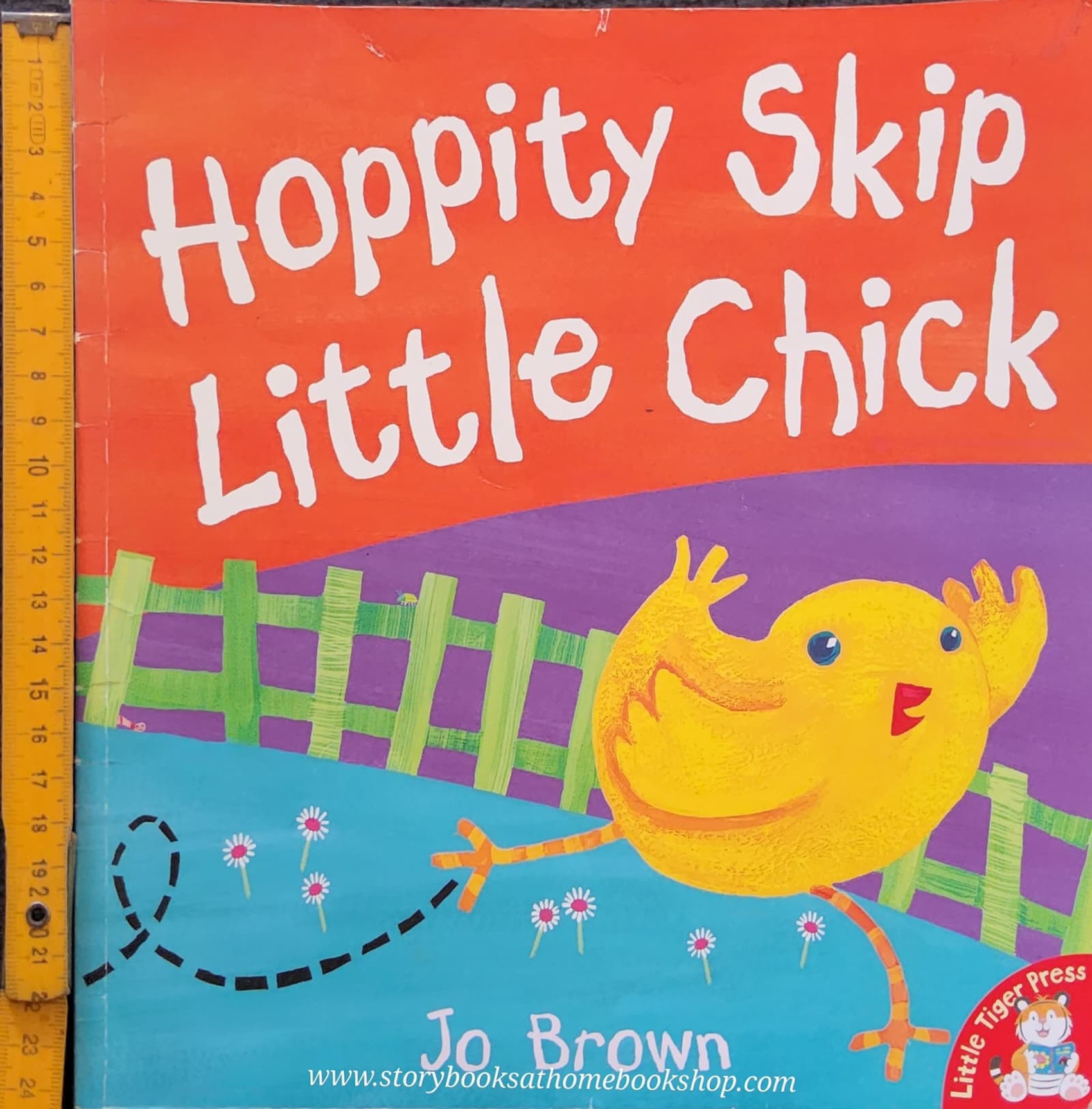 หนังสือนิทานปกอ่อน ** 🍅🍓HOPPITY SKIP LITTLE CHICK BY JO BROWN