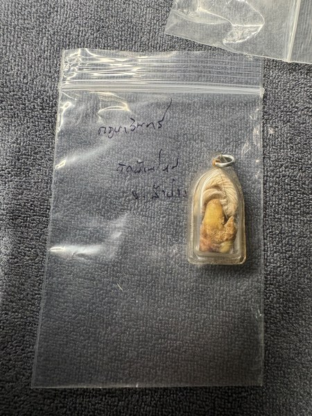 พระทันตธาตุครูบาอินทร์ วัดบ้านใหม่ จ.ลำปาง ร.ต.อ.พิทักษ์ได้มาจากอดีตผู้ใหญ่บ้านแม่สุข อ.วังเหนือ จ.ลำปาง ชื่อผู้ใหญ่เขียว อายุ 76 ปี เคยเป็นผู้ใหญ่บ้านราว ปี 2535-2542 ผู้ใหญ่เขียวเป็นศิษย์ครูบาอินทร์ ระหว่างปี 30-38 โดยได้รับพระทันตธาตุนี้ในปี 2536